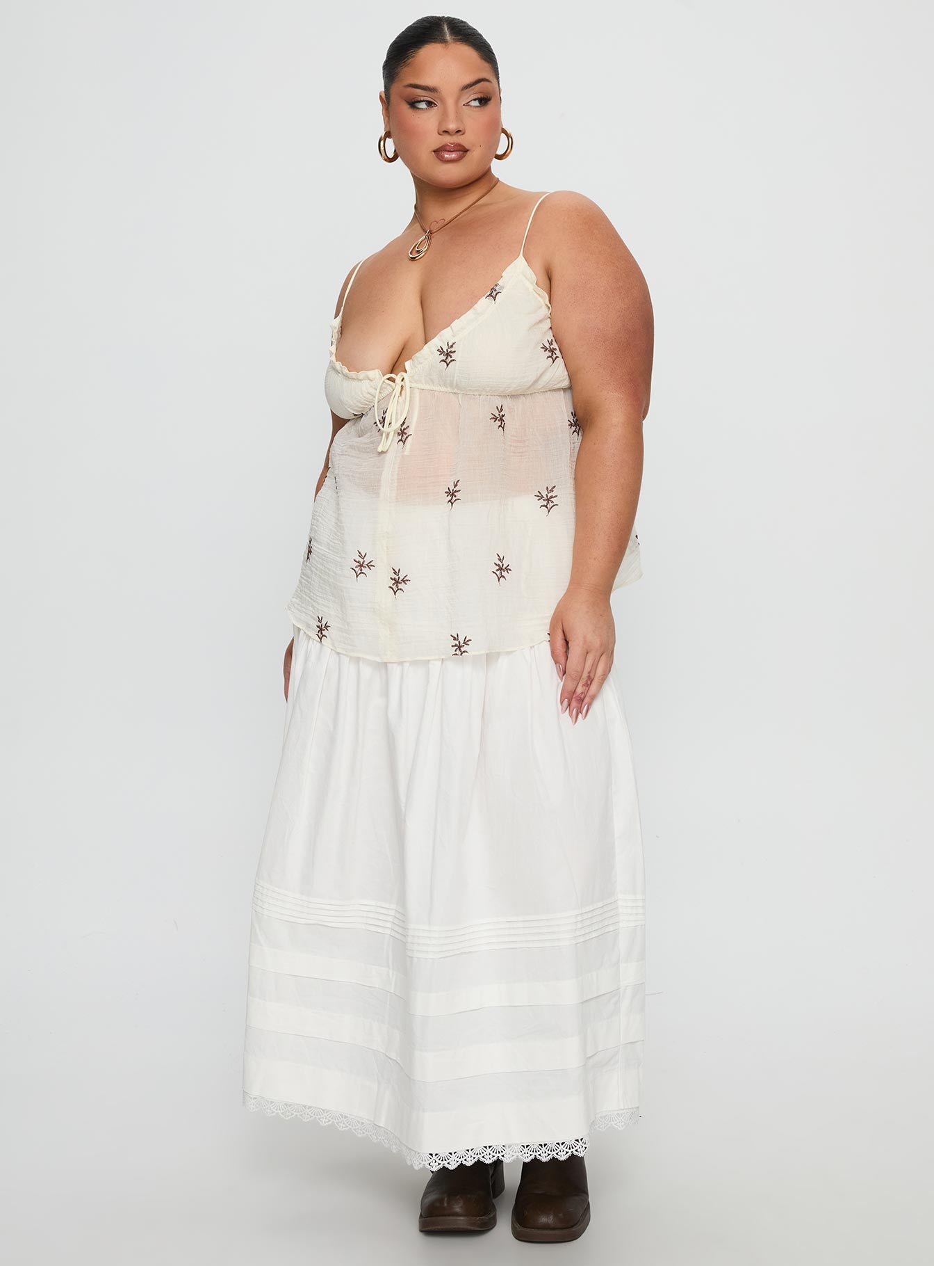 Cinnamon Embroidered Top Cream Curve - Image 3