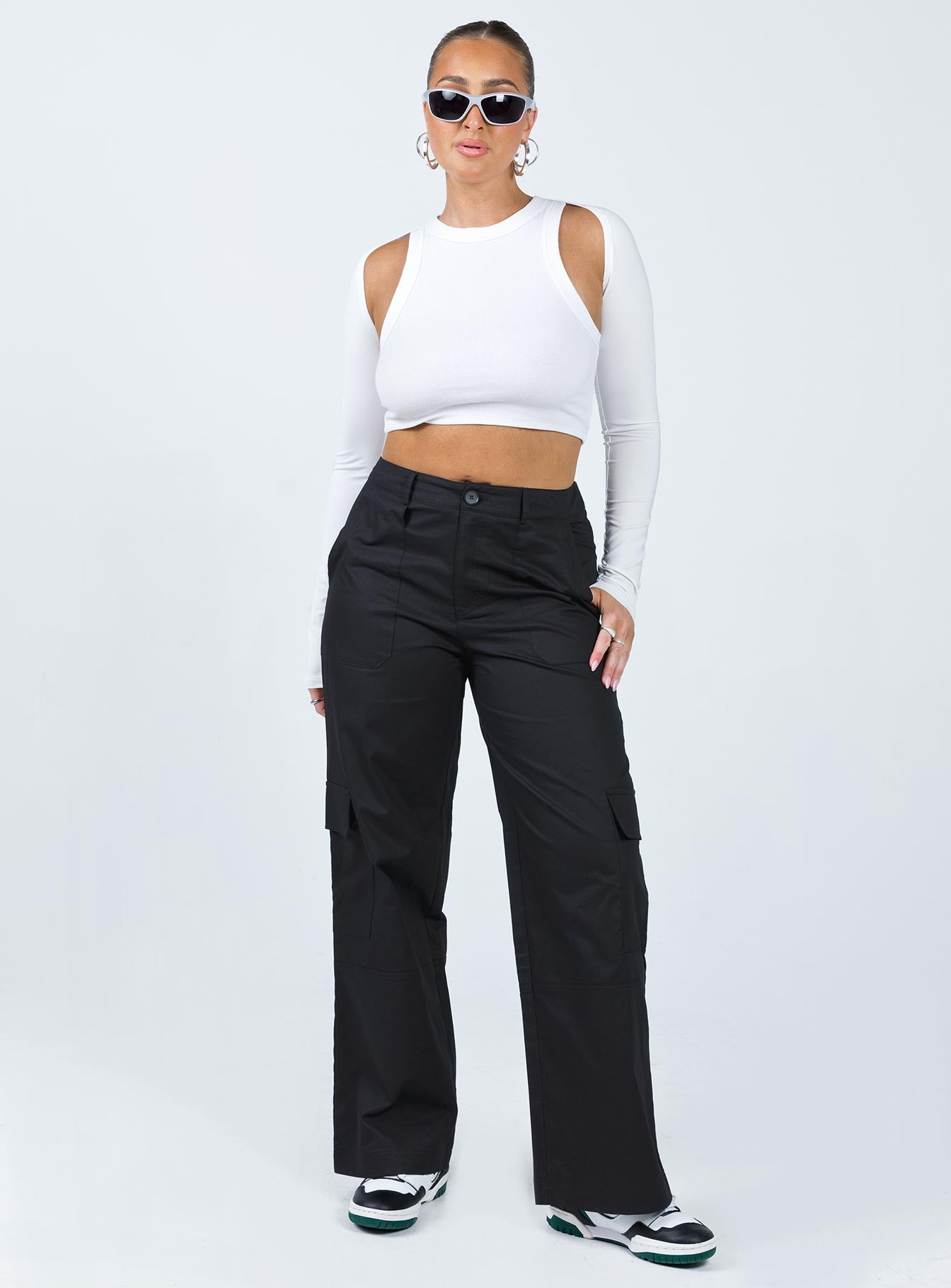 Luna Mid Rise Cargo Pants Black - Image 3