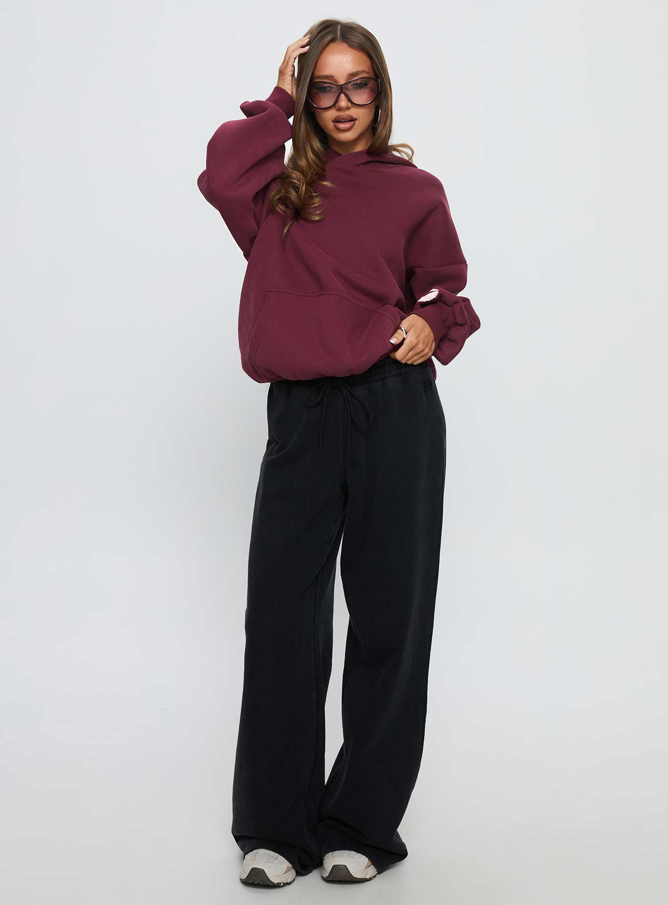 Kisses Graphic Hoodie Wine - Image 3