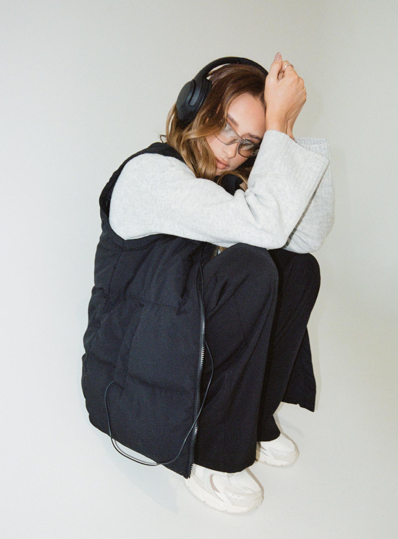 Edison Puffer Vest Black - Image 8