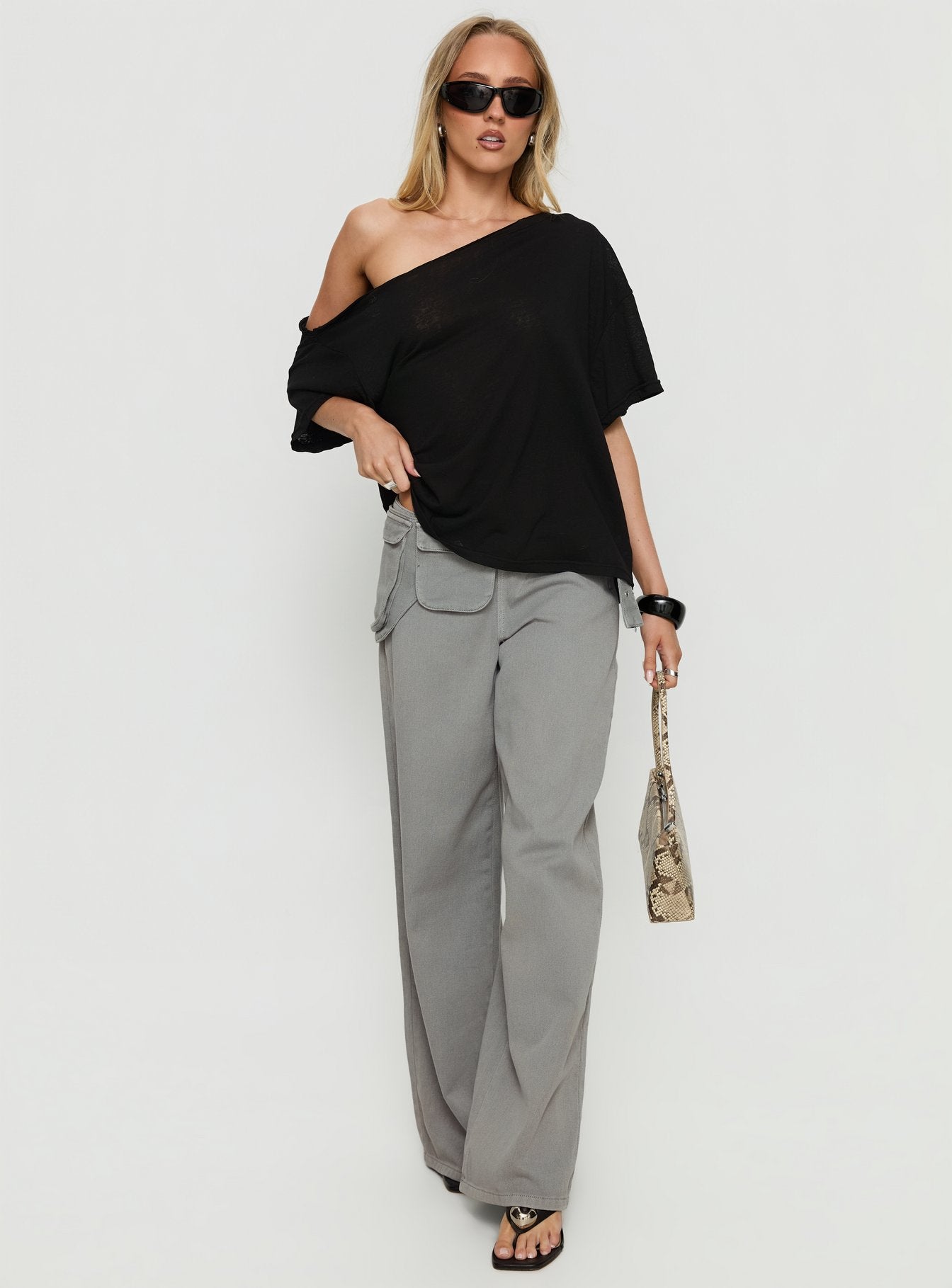 Winny Off Shoulder Tee Black - Image 3