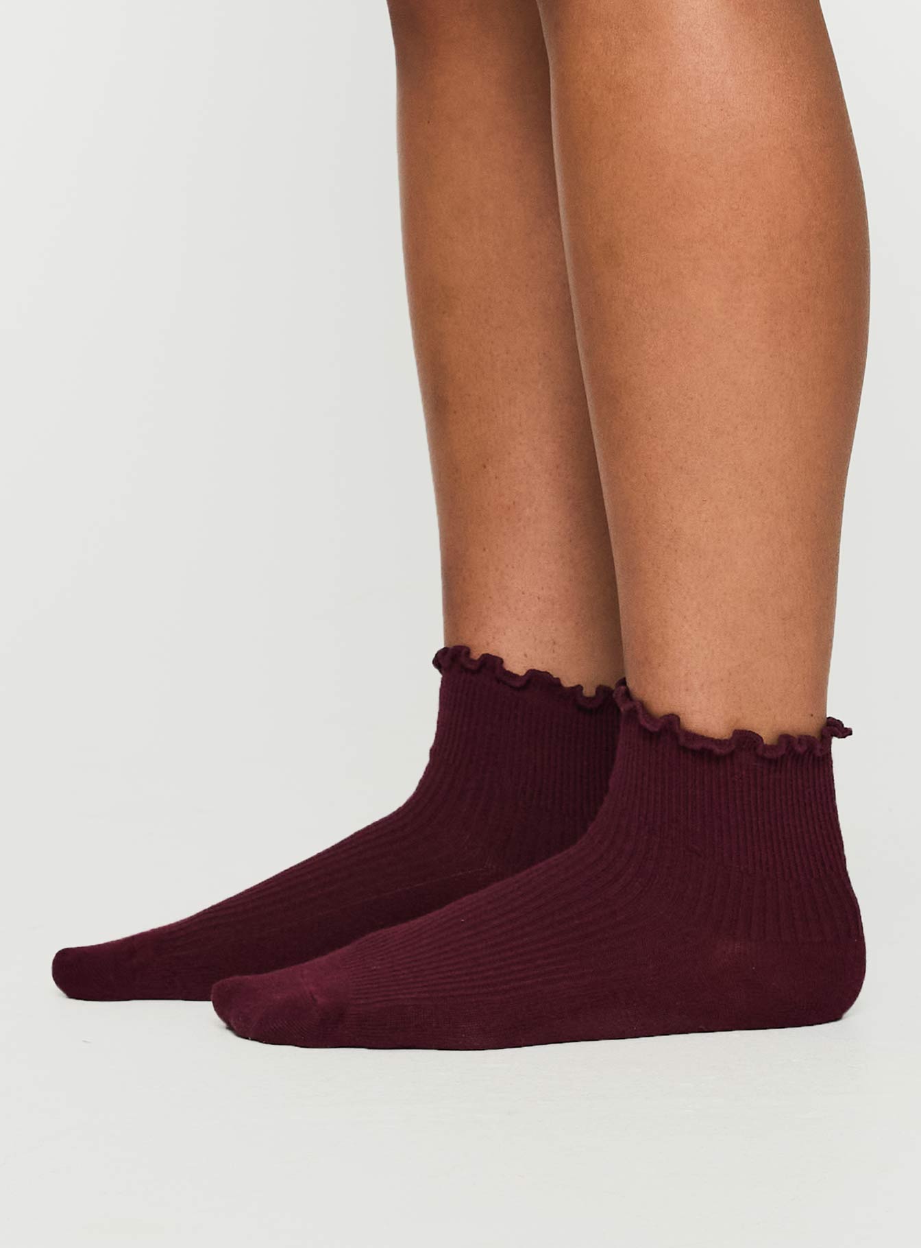 Ribbed Ruffle Socks Burgundy - Image 3