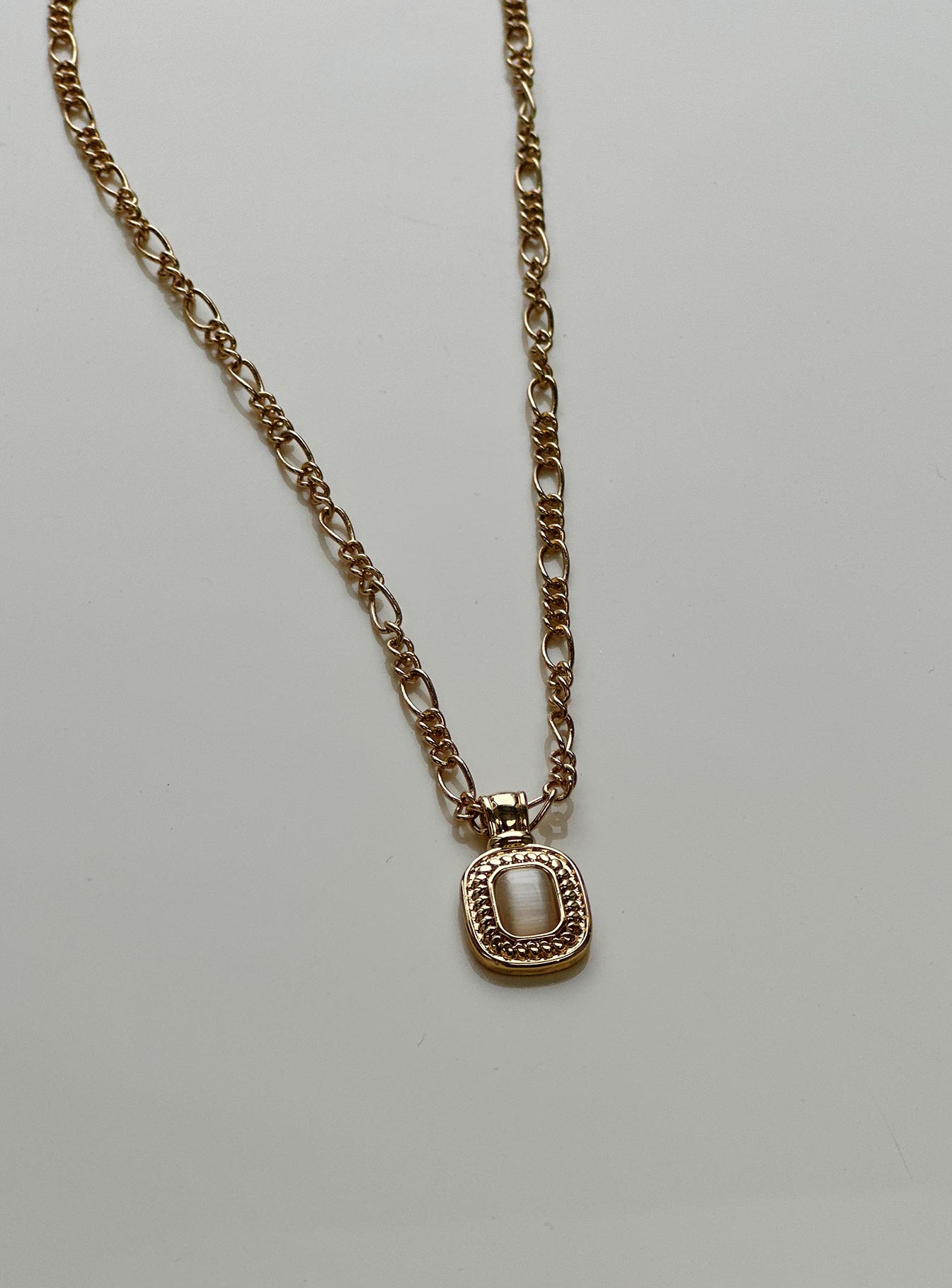 Setton Pendant Necklace Gold / White - Image 3