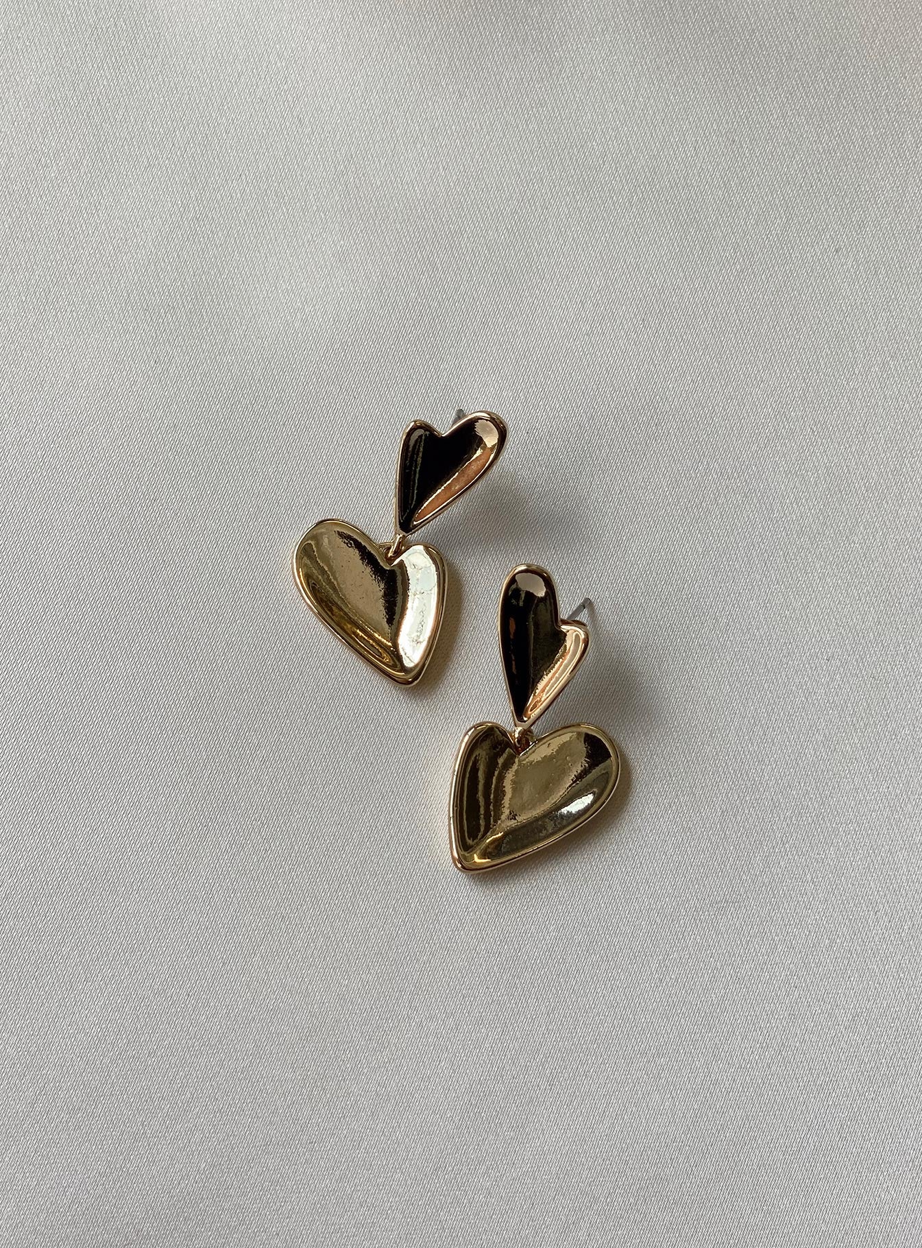 Benaud Heart Earrings Gold - Image 2