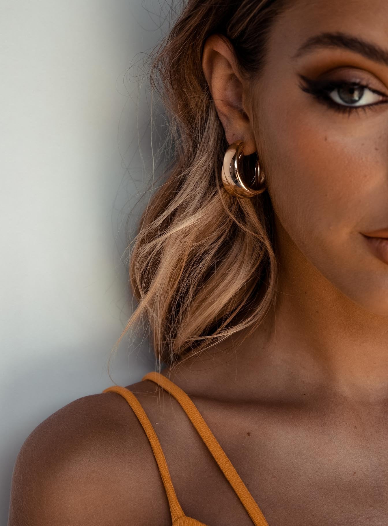 Tahlia Earrings Gold - Image 2