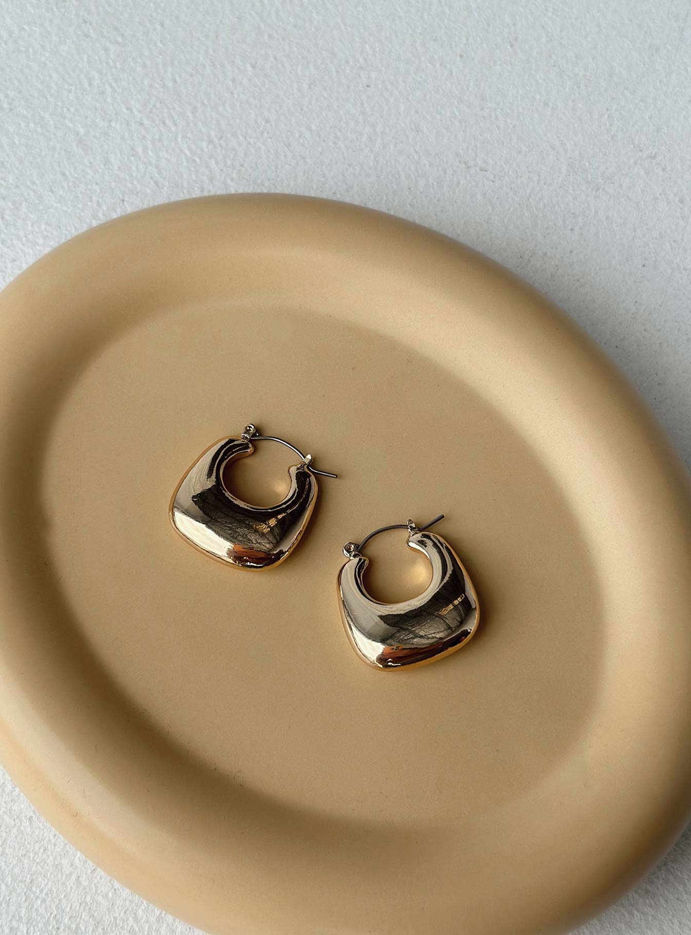 Toscan Earrings Gold - Image 3