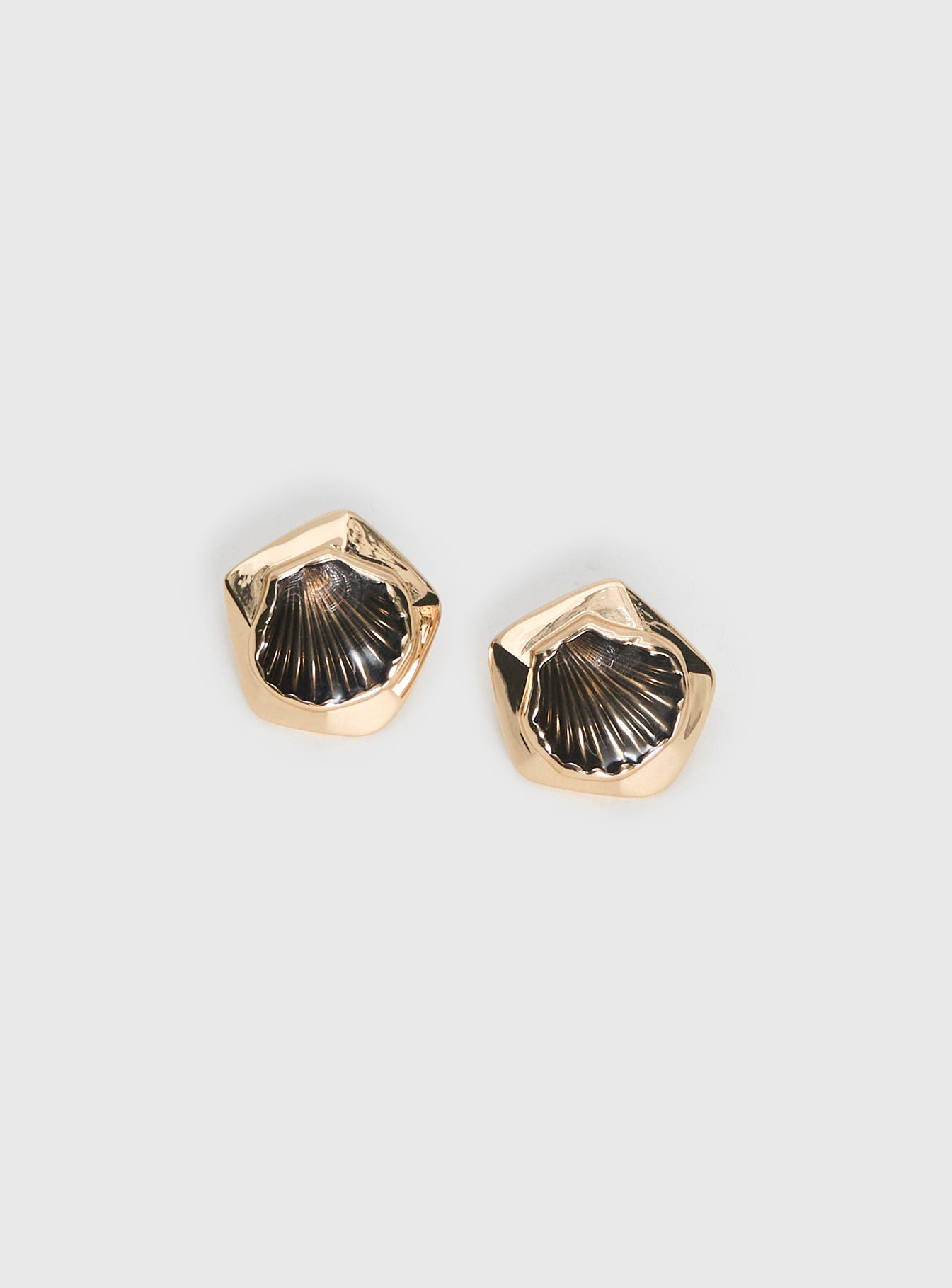 For The Thrill Shell Earrings Gold / Brown - Image 3