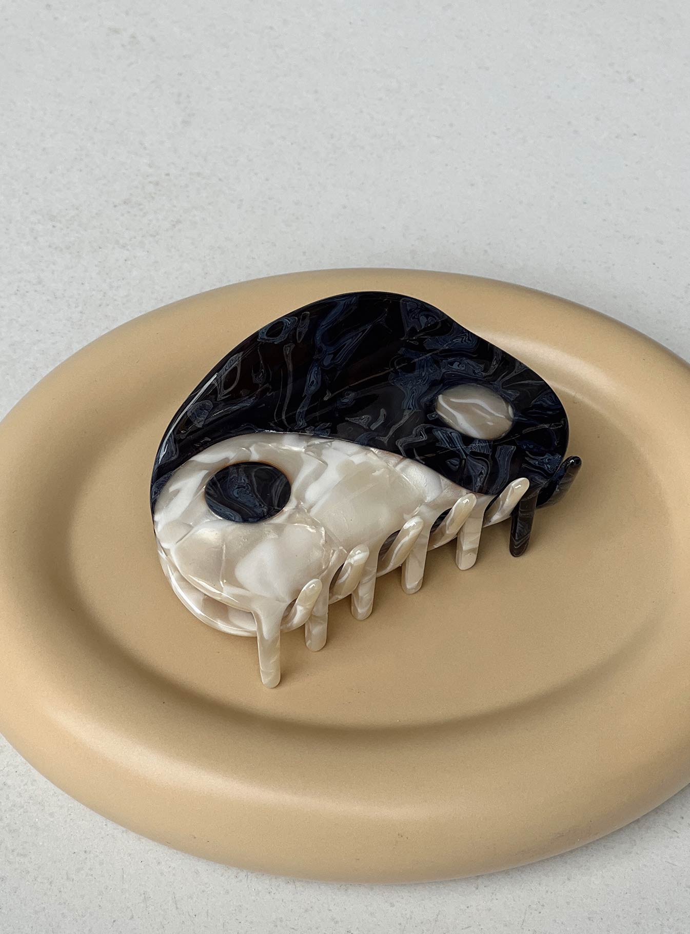 Daria Hair Clip Cream / Brown - Image 3