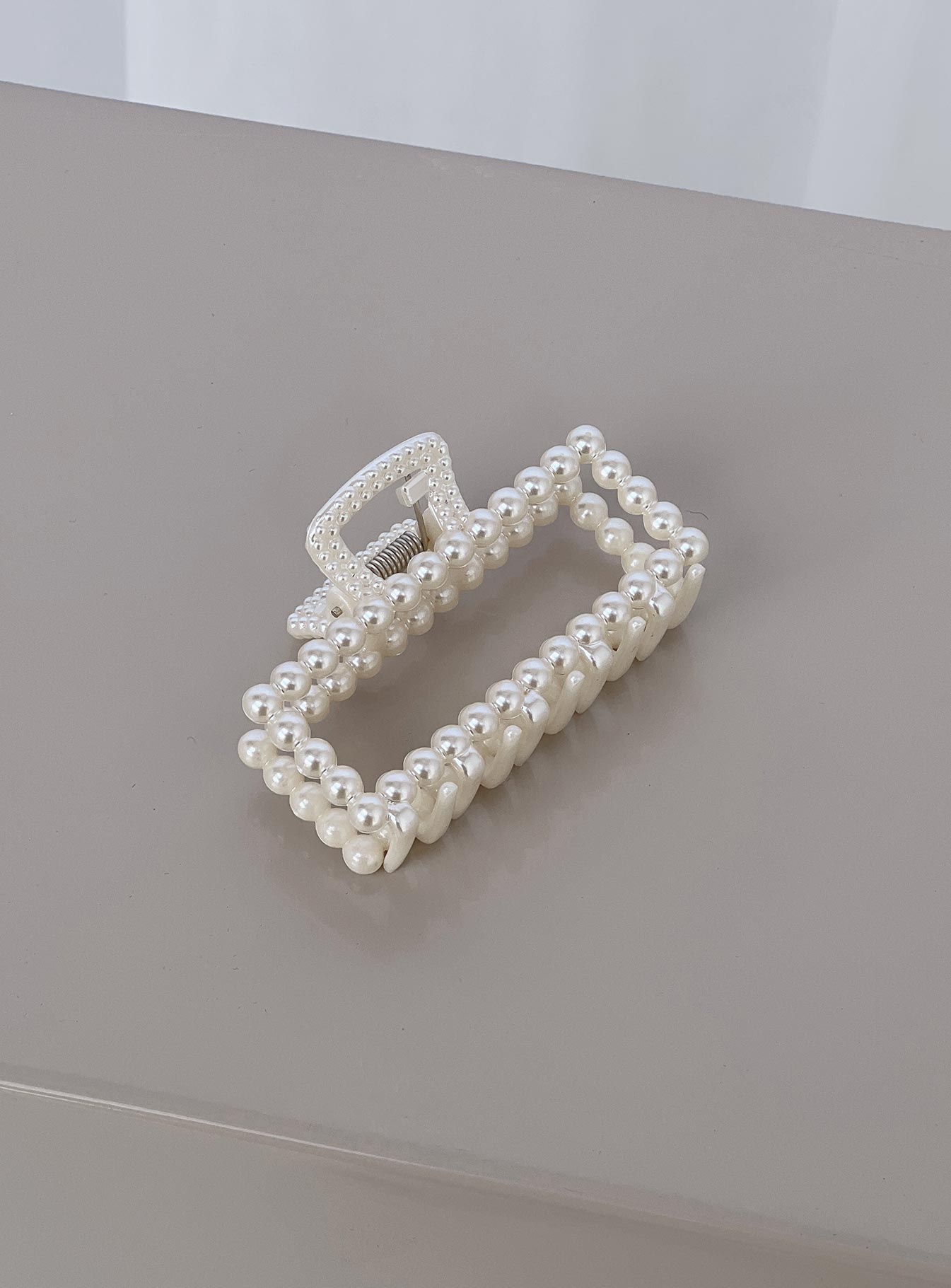 Moreno Pearl Hair Clip White - Image 2