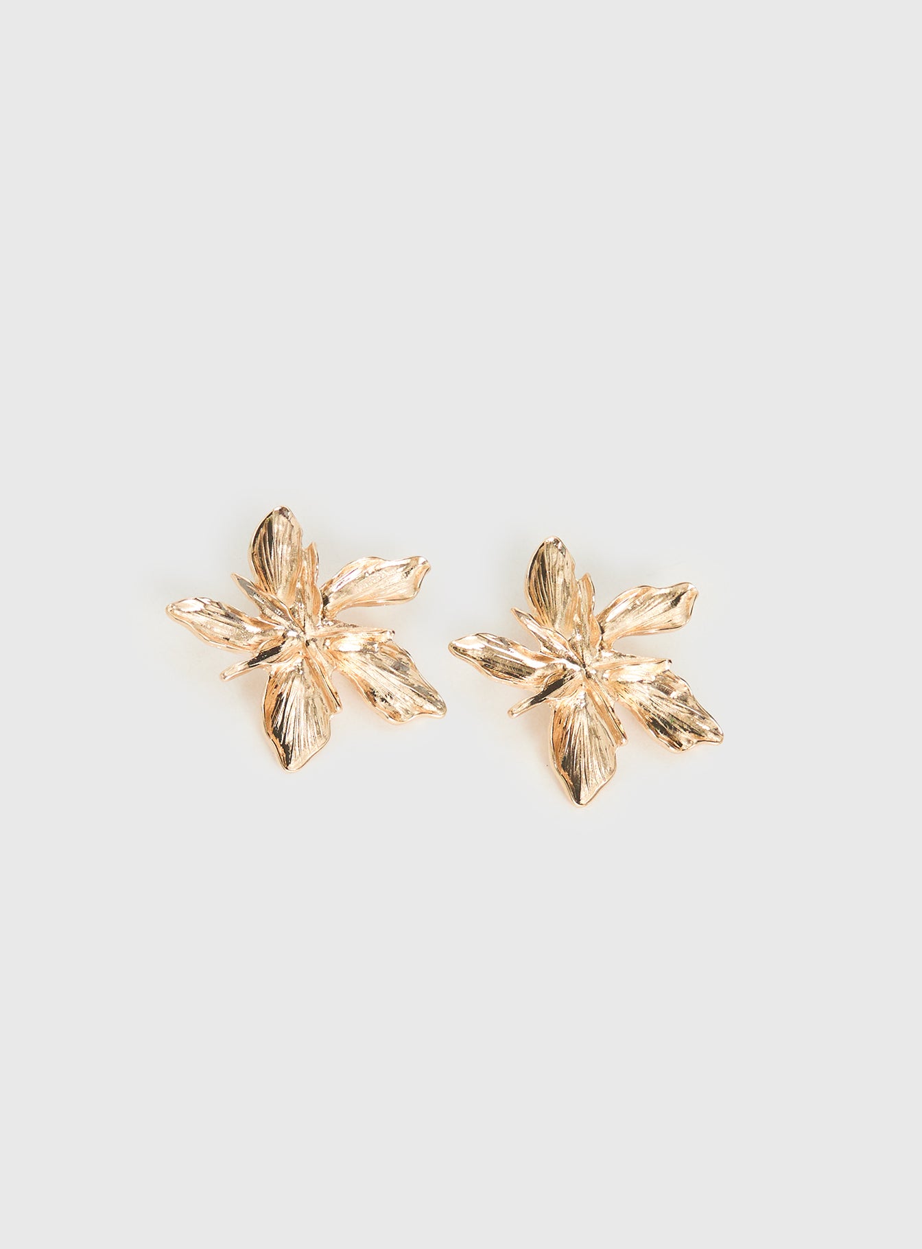 Impeccable Earrings Gold - Image 3