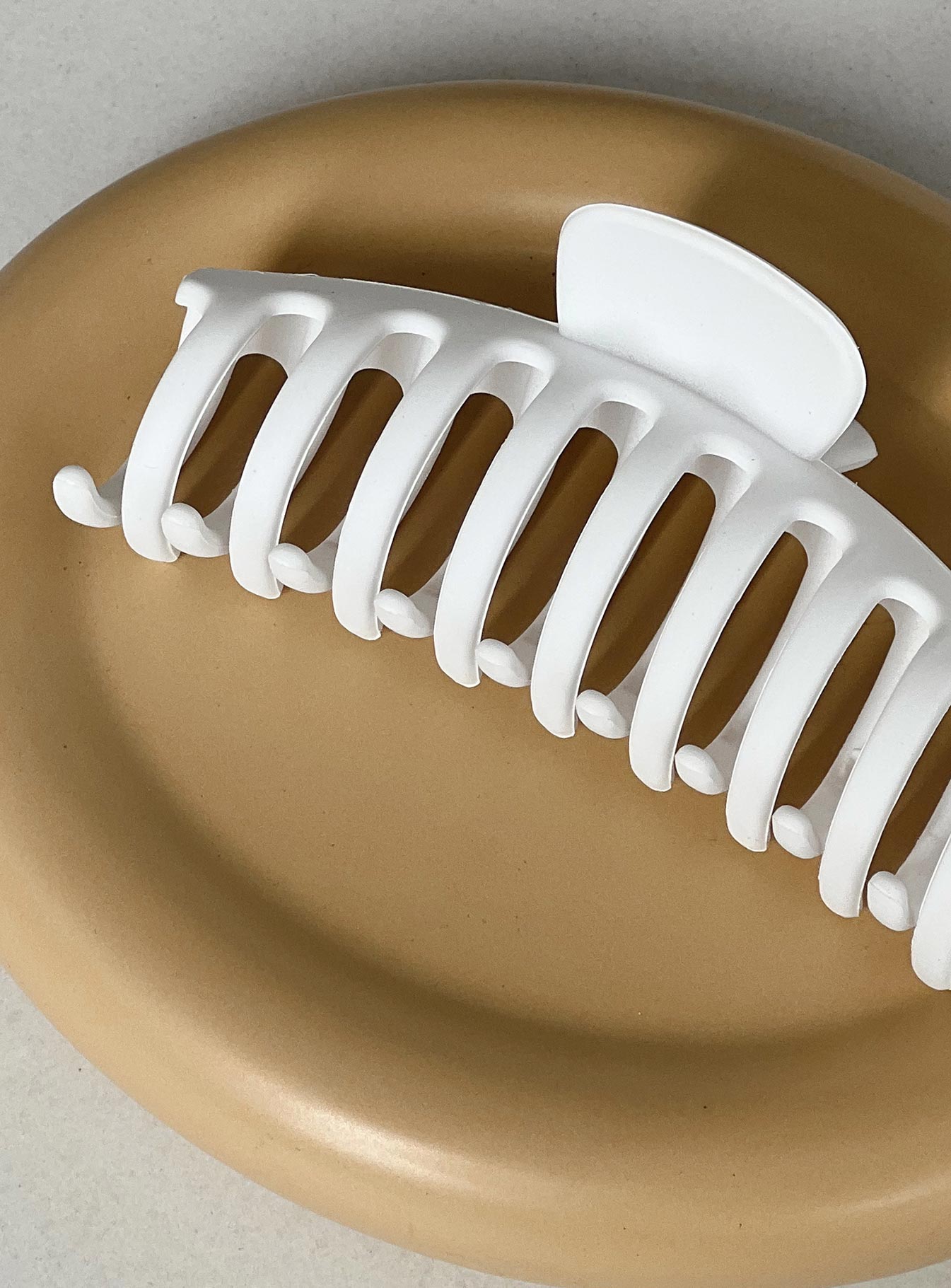 Watch Me Hair Clip White - Image 3