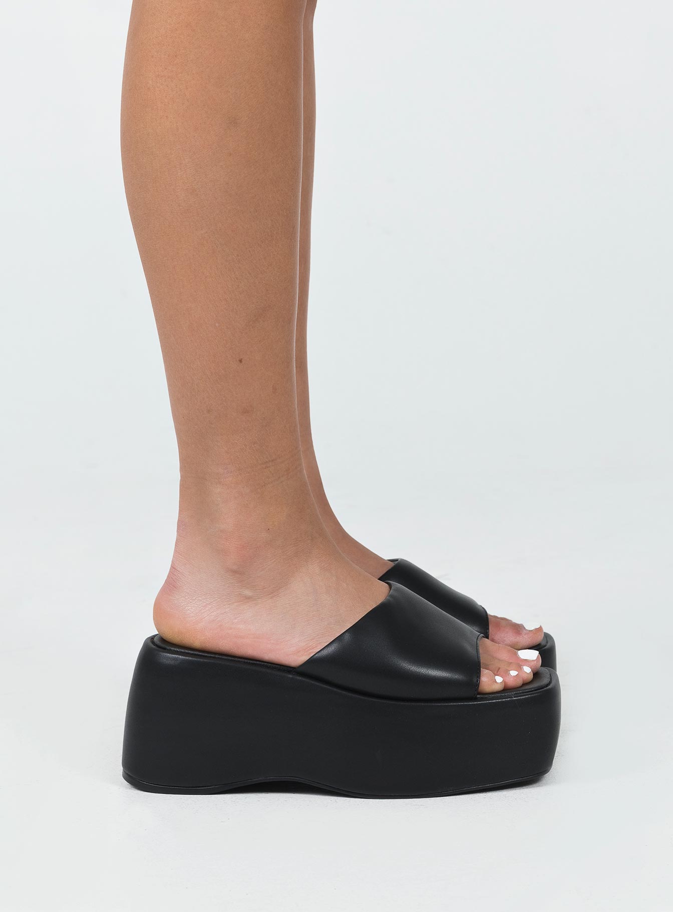 Zimmer Platform Sandals Black - Image 3