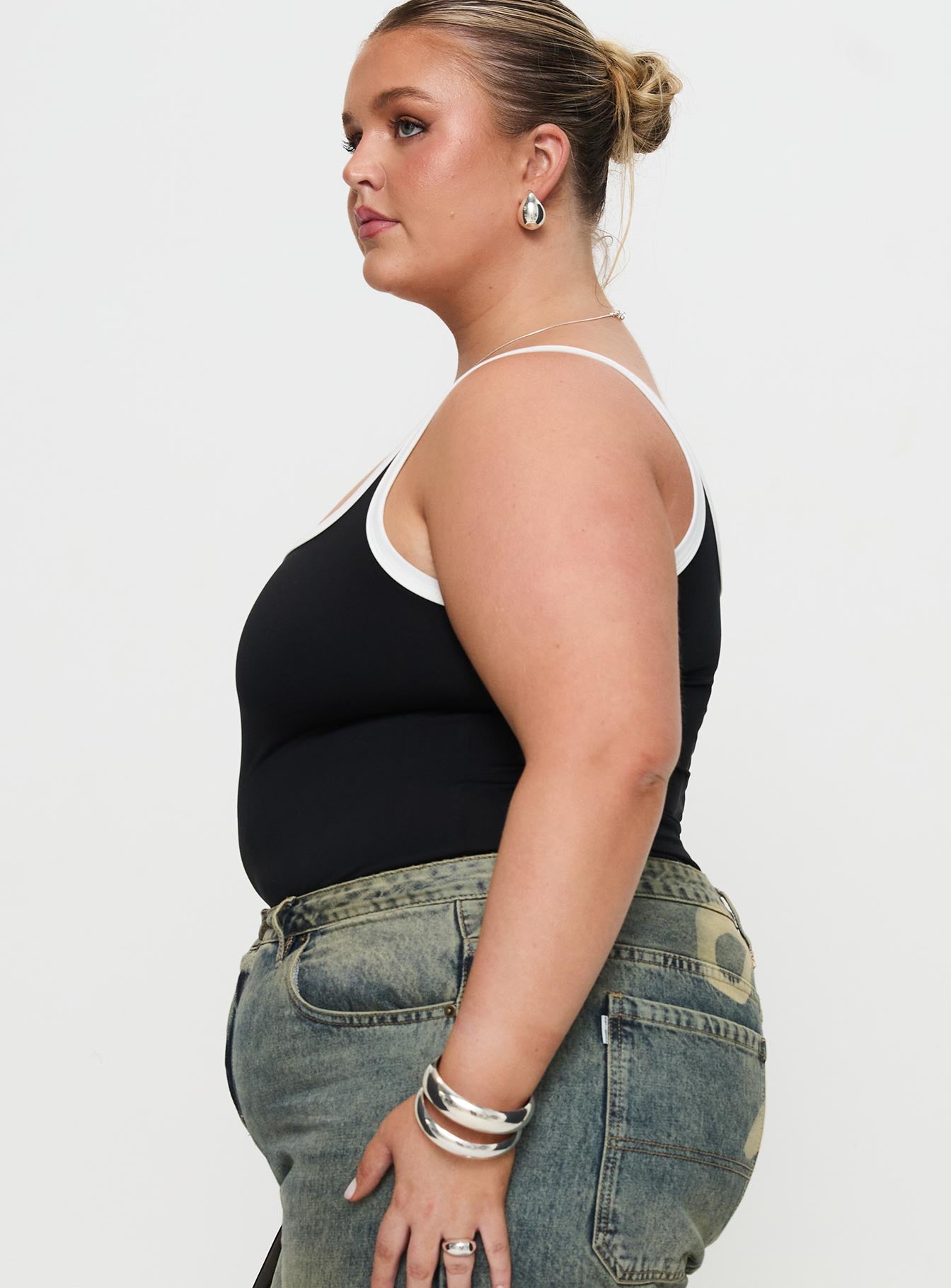 Astrea Bodysuit Black / White Curve - Image 4