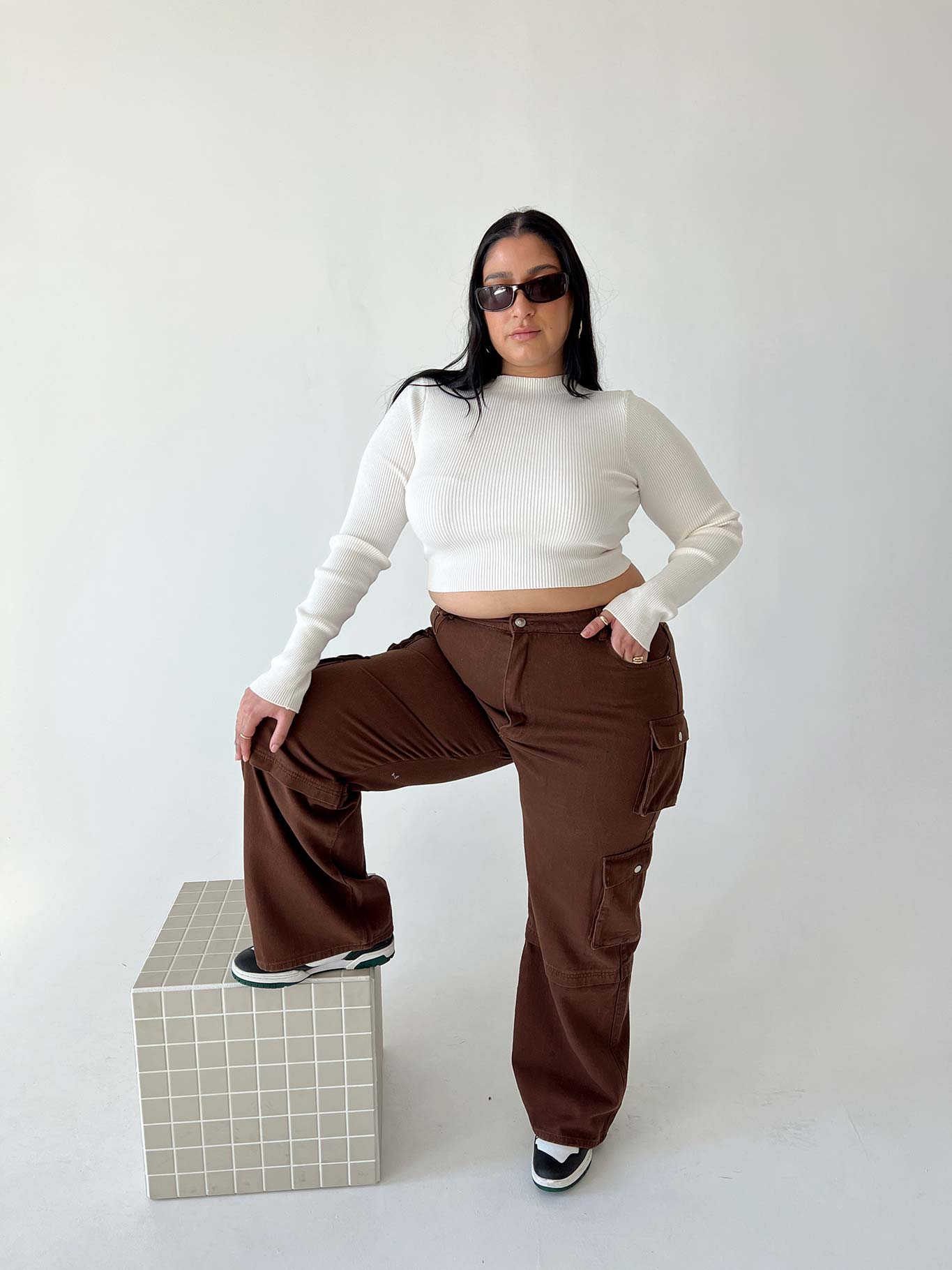 Darla Cargo Denim Jeans Brown Curve - Image 3