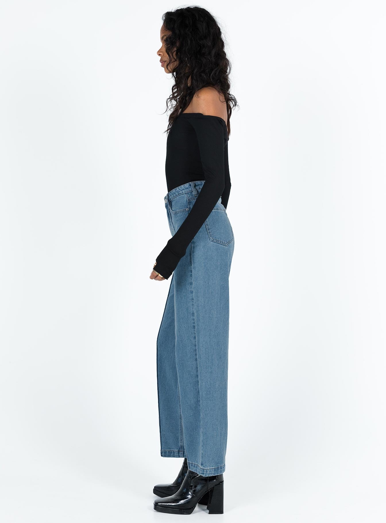 Booran Wide Leg Mid Wash Denim Jean - Image 3