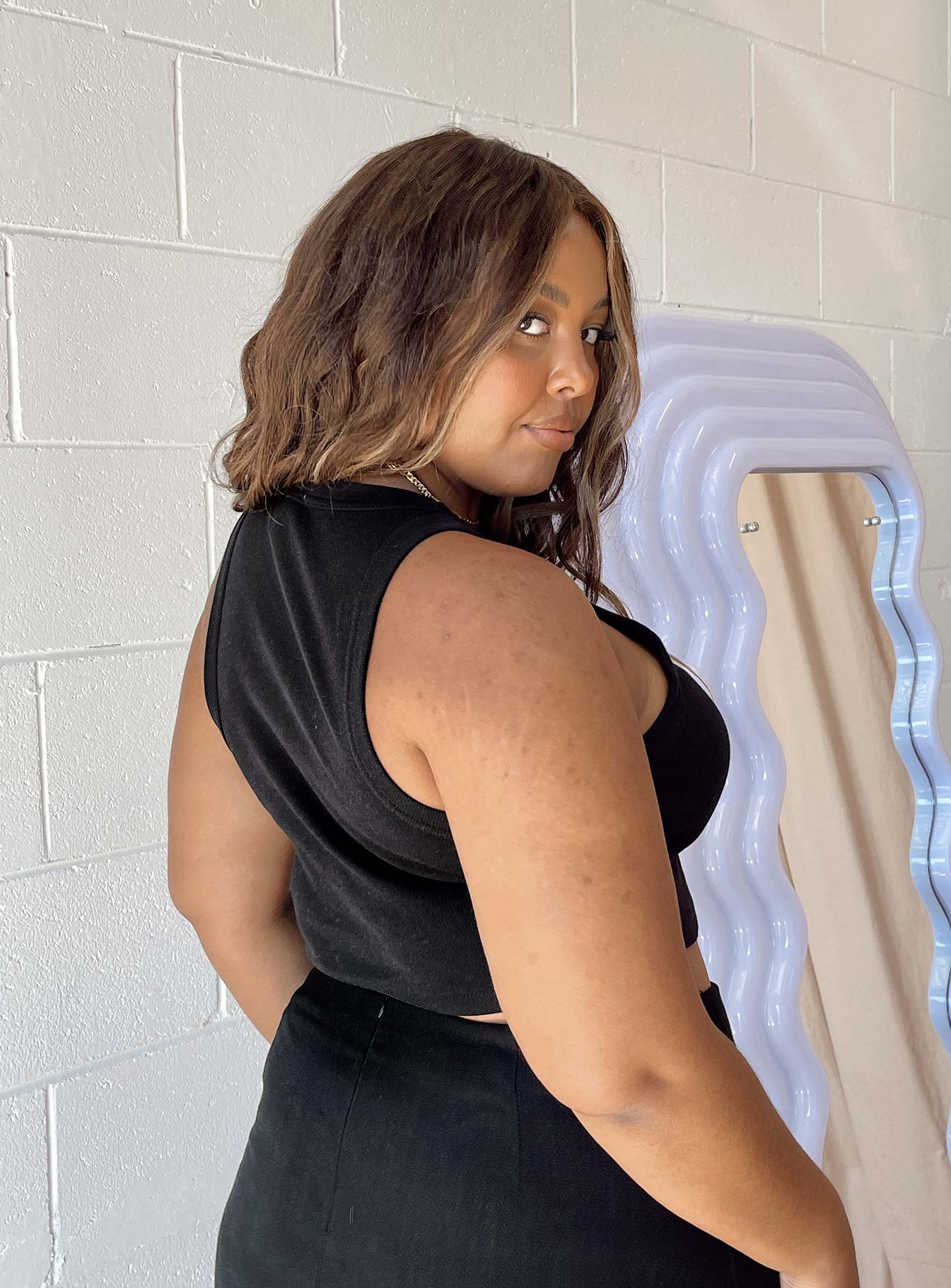 Classic Tank Top Black Curve - Image 8