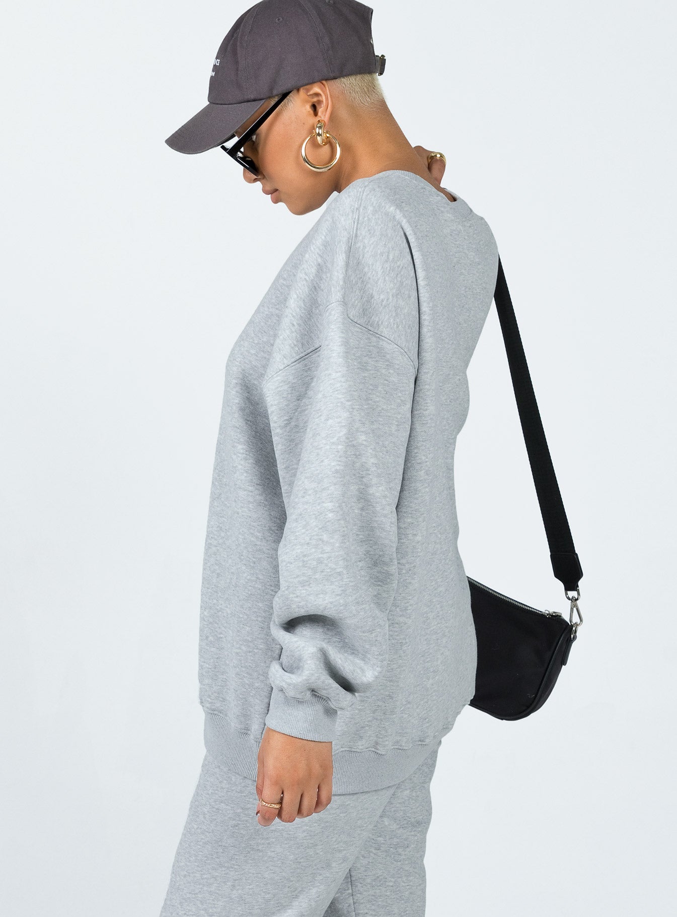 Club Basic Crewneck Sweatshirt Grey - Image 4