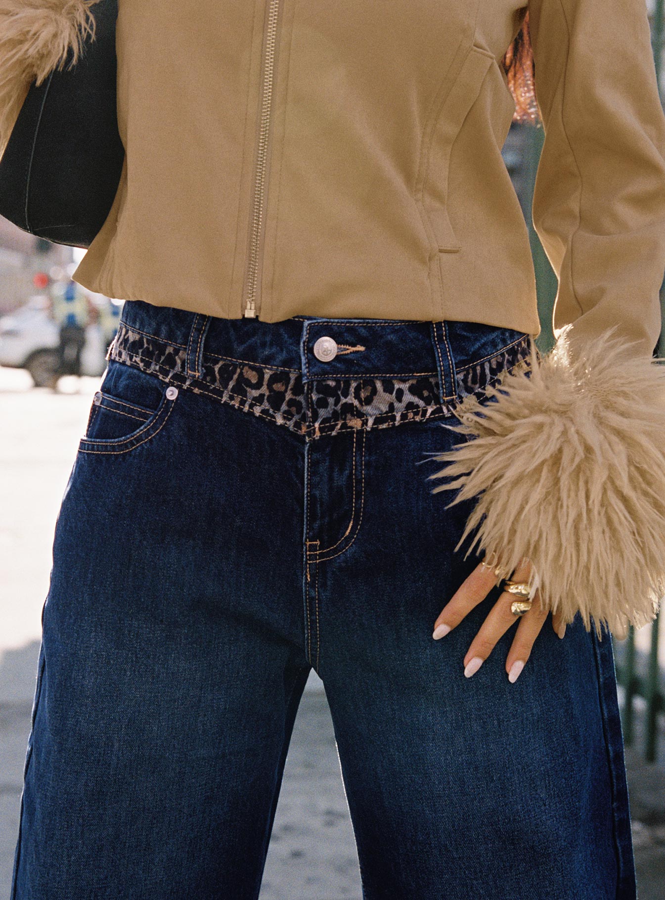 Savenna Mid Rise Wide Leg Jeans Dark Wash / Leopard - Image 3