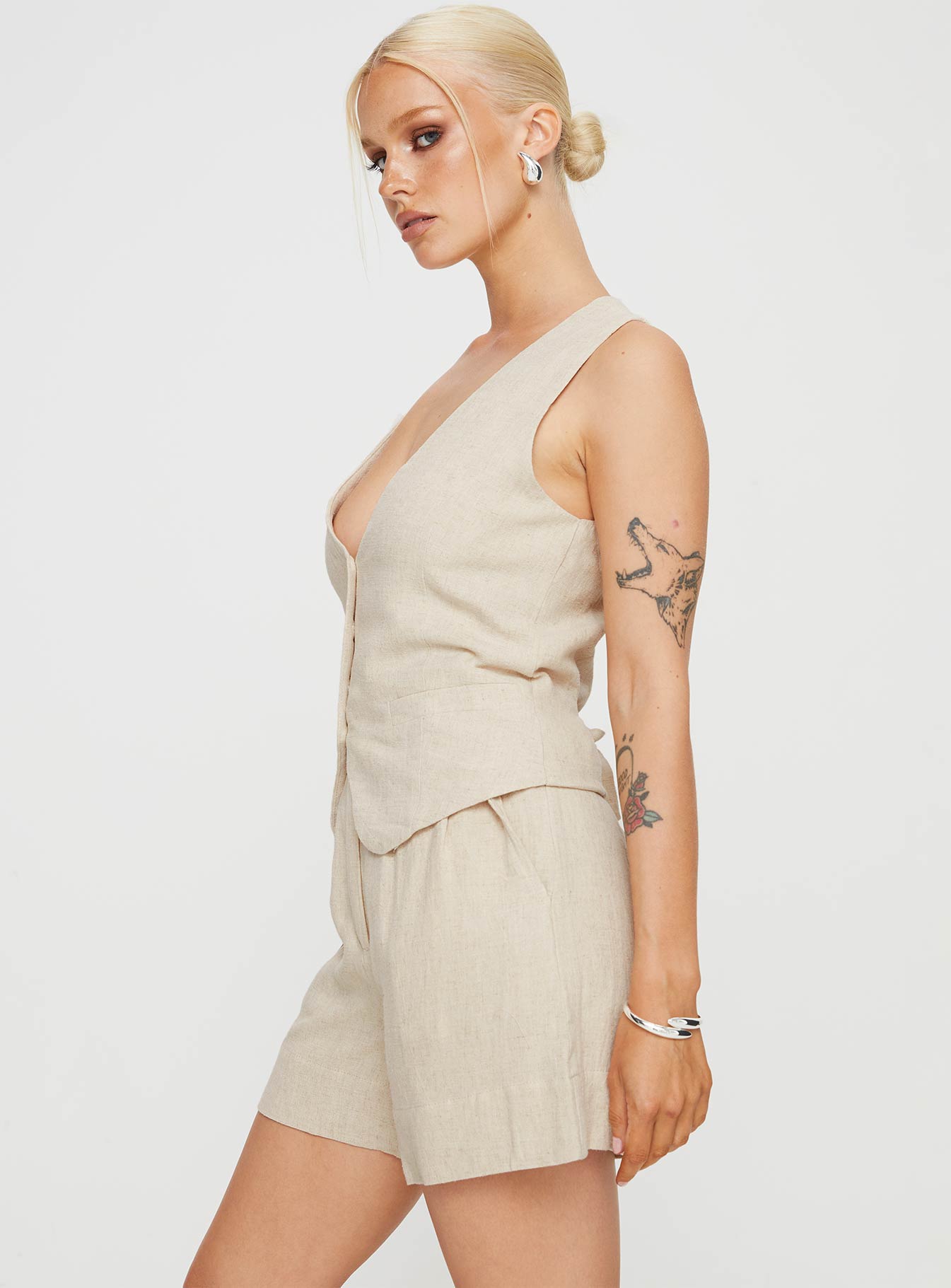 Bellair Linen Blend Shorts Beige - Image 7