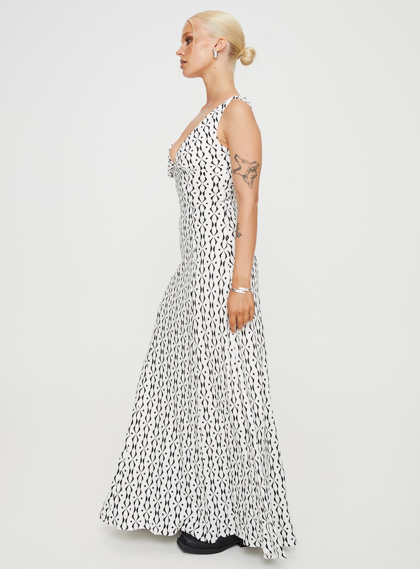 Verde Linen Blend Maxi Dress Black / White - Image 7