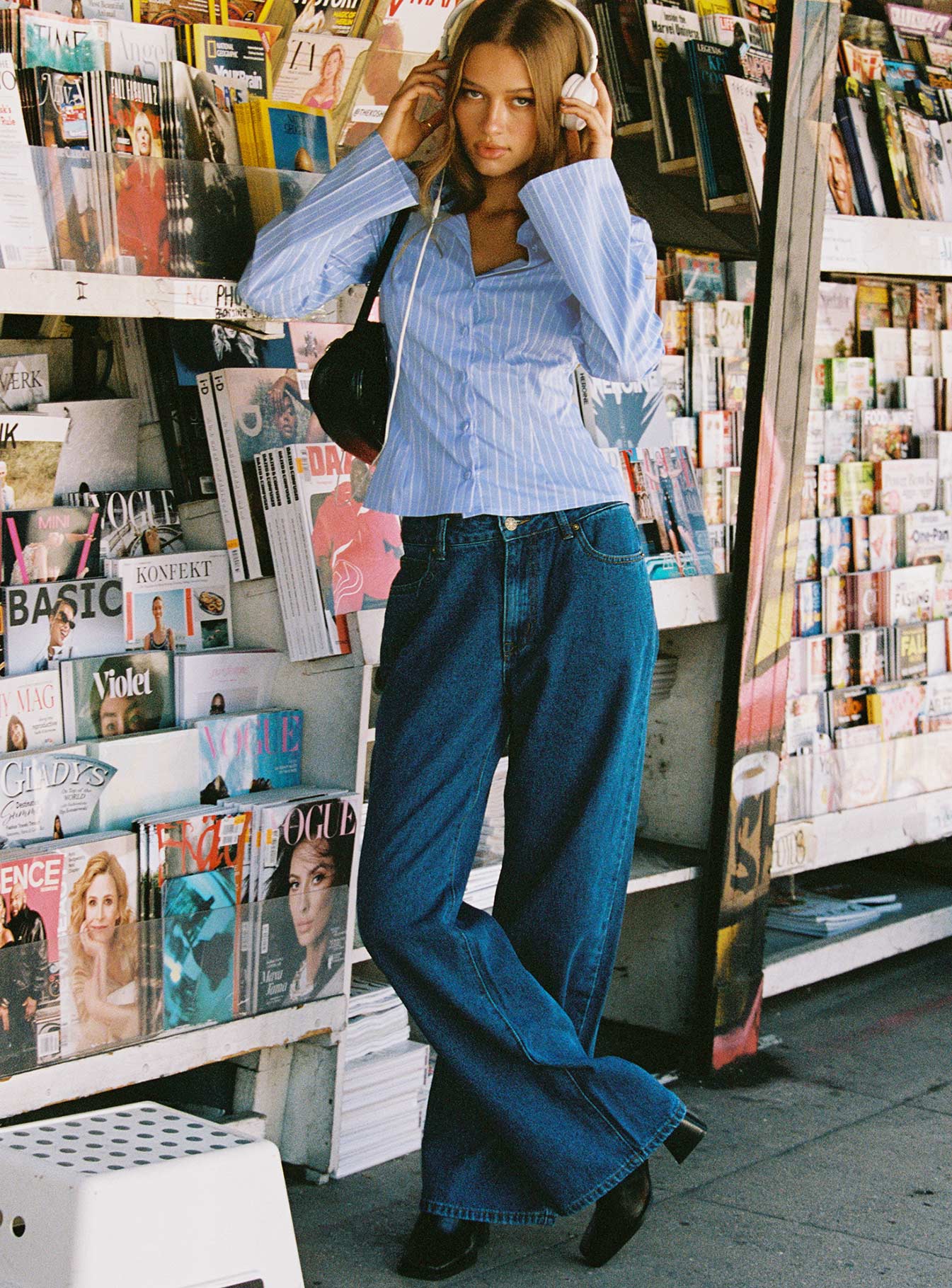 Top Model Low Rise Straight Leg Jeans Dark Denim - Image 13