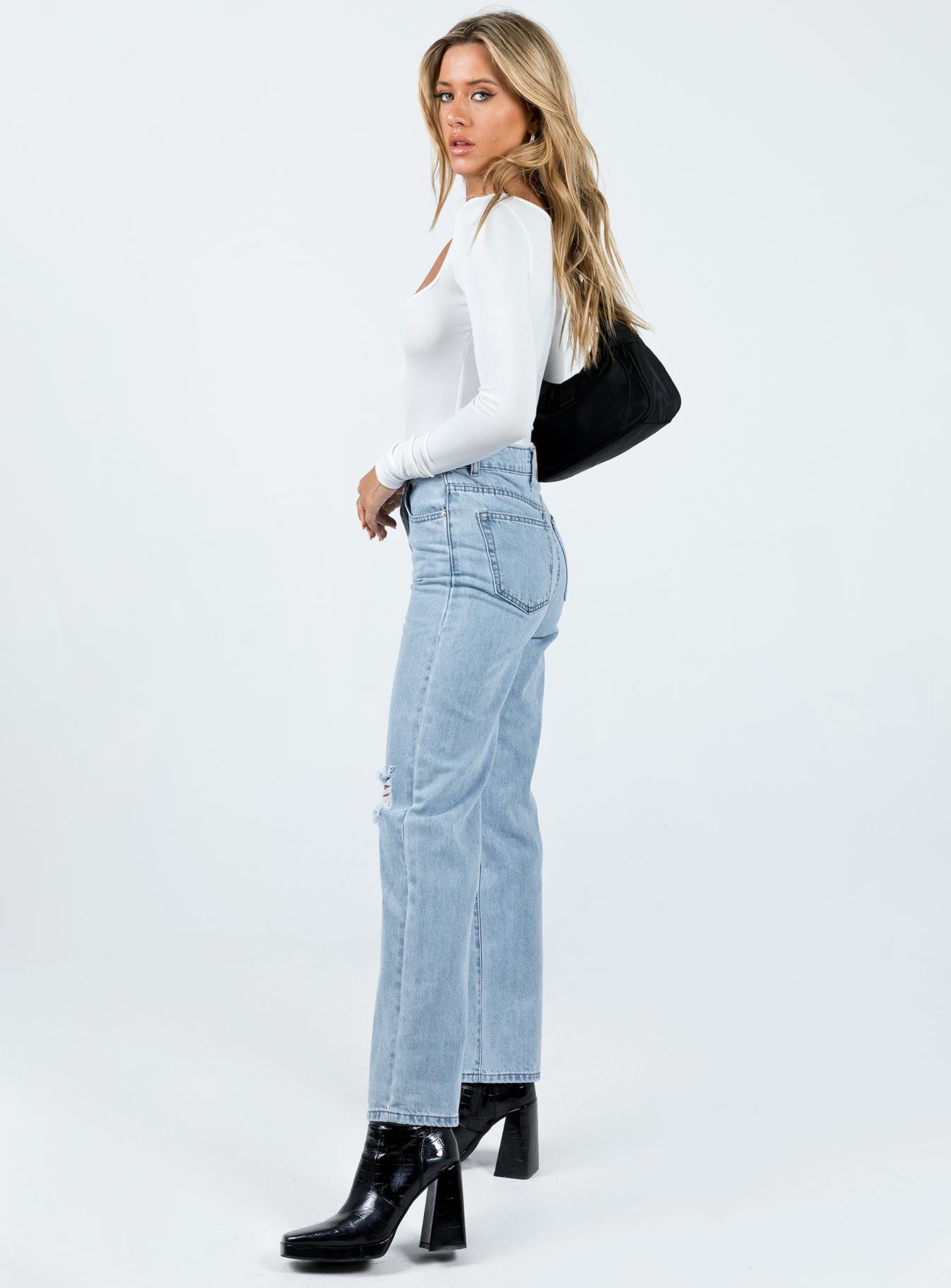 Delmore Straight Leg Jeans Mid Wash Denim - Image 3