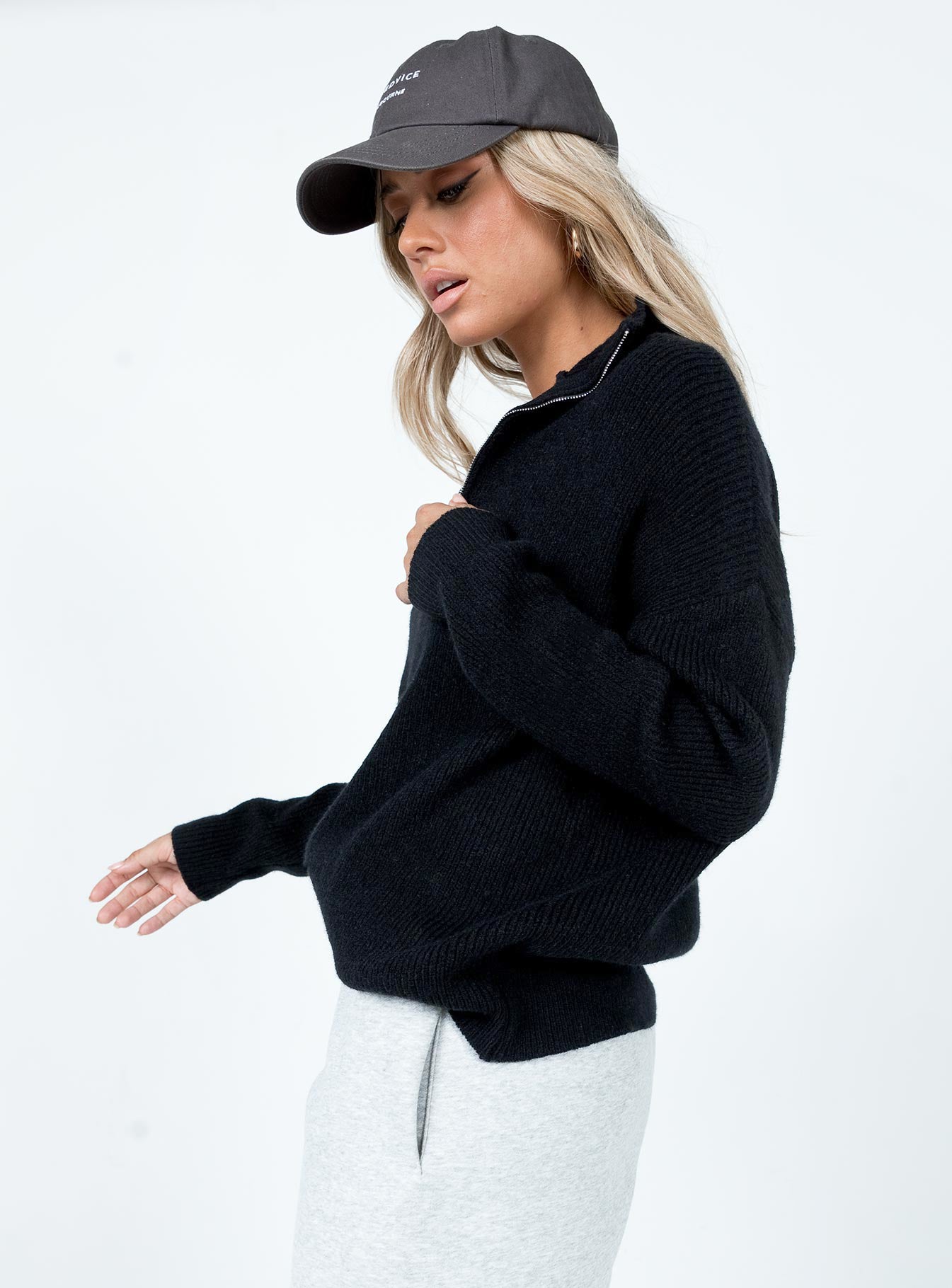Bessy Sweater Black - Image 3