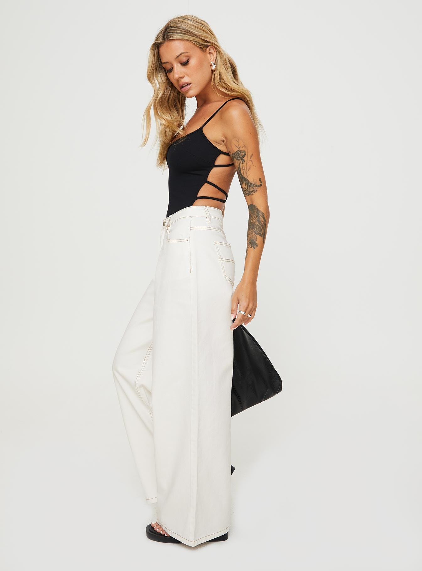 Naylor Wide Leg Jeans Cream Petite - Image 4