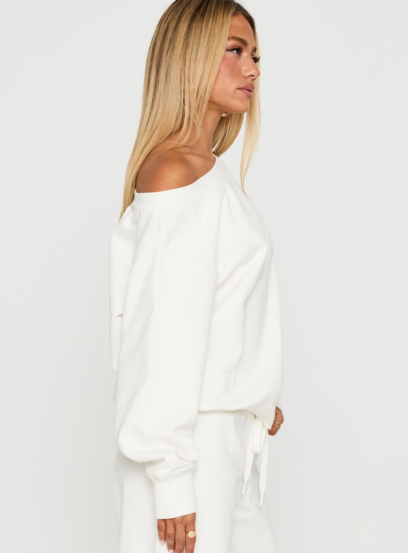 Wellness Off The Shoulder Jumper Washed White - Image 4