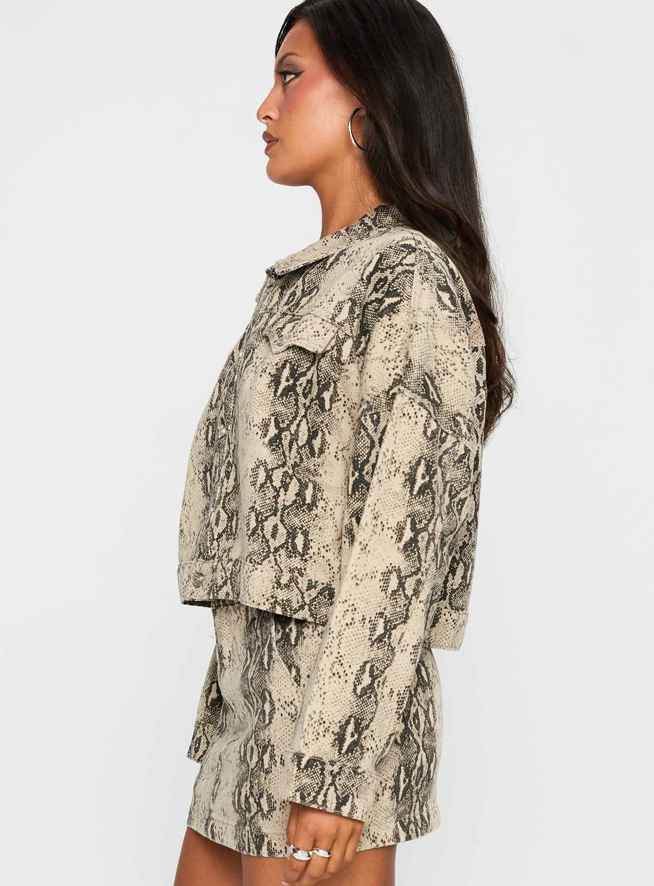 Venom Jacket Snake - Image 4