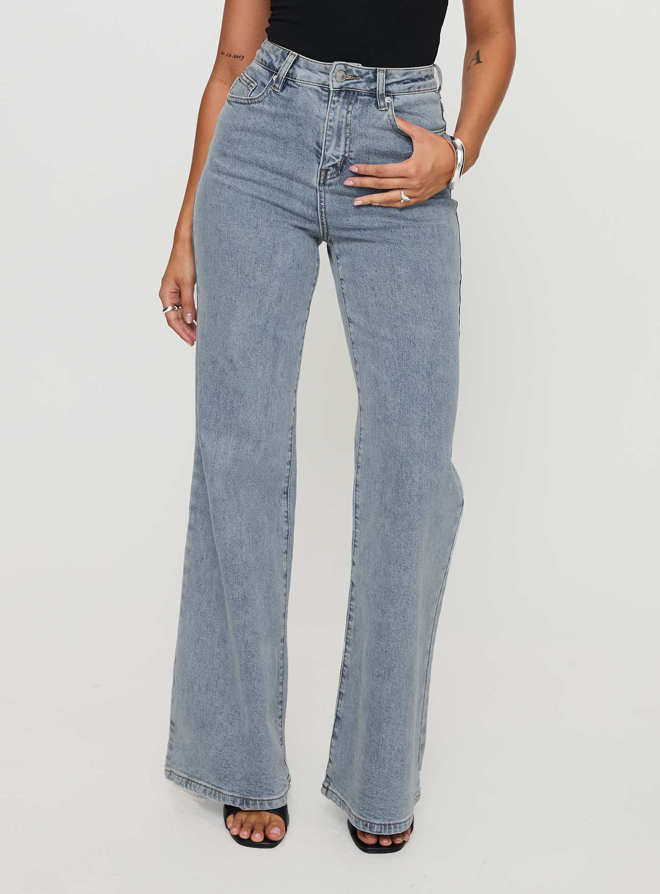 Thearlie High Rise Flared Jeans Light Wash - Image 2