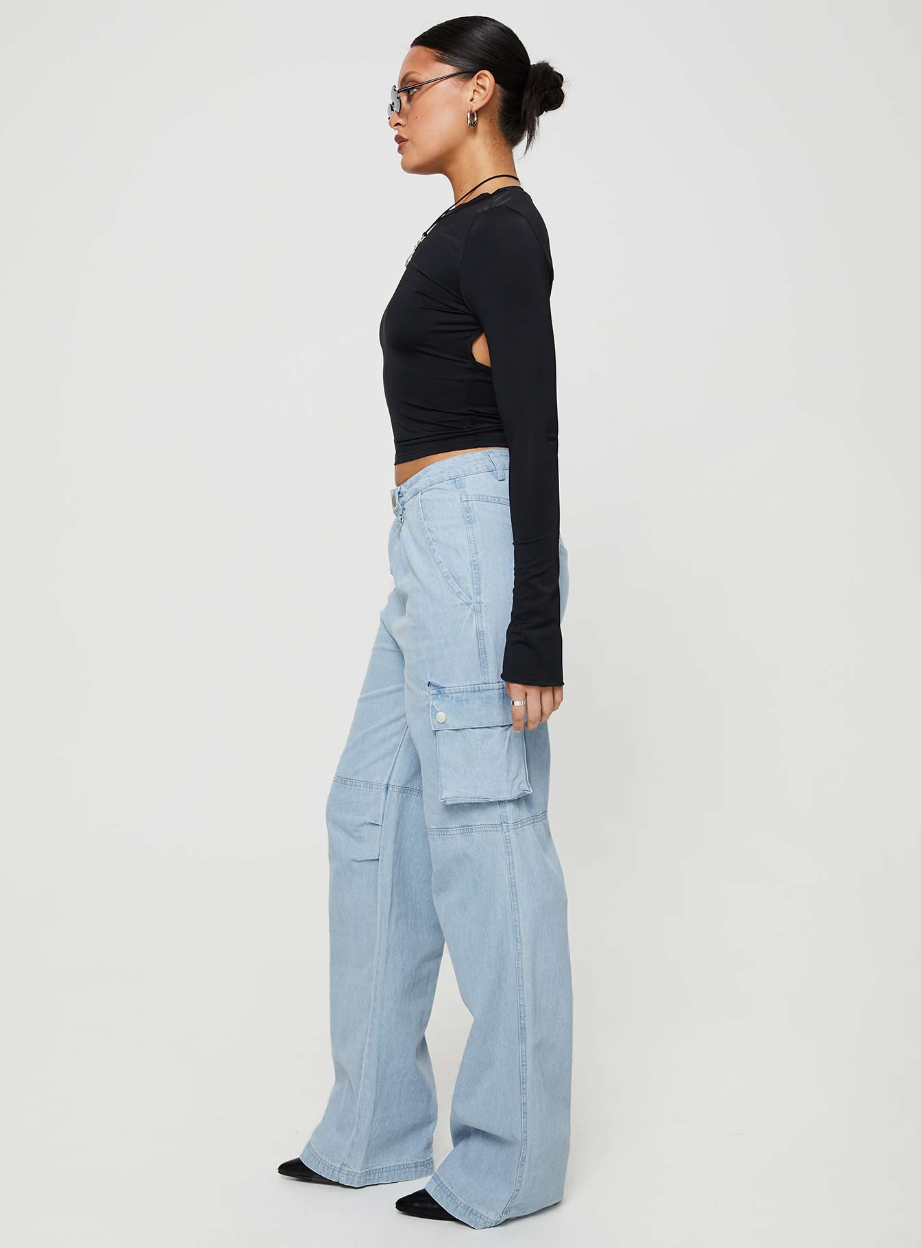 Paige Mid Rise Cargo Jean Light Wash - Image 4