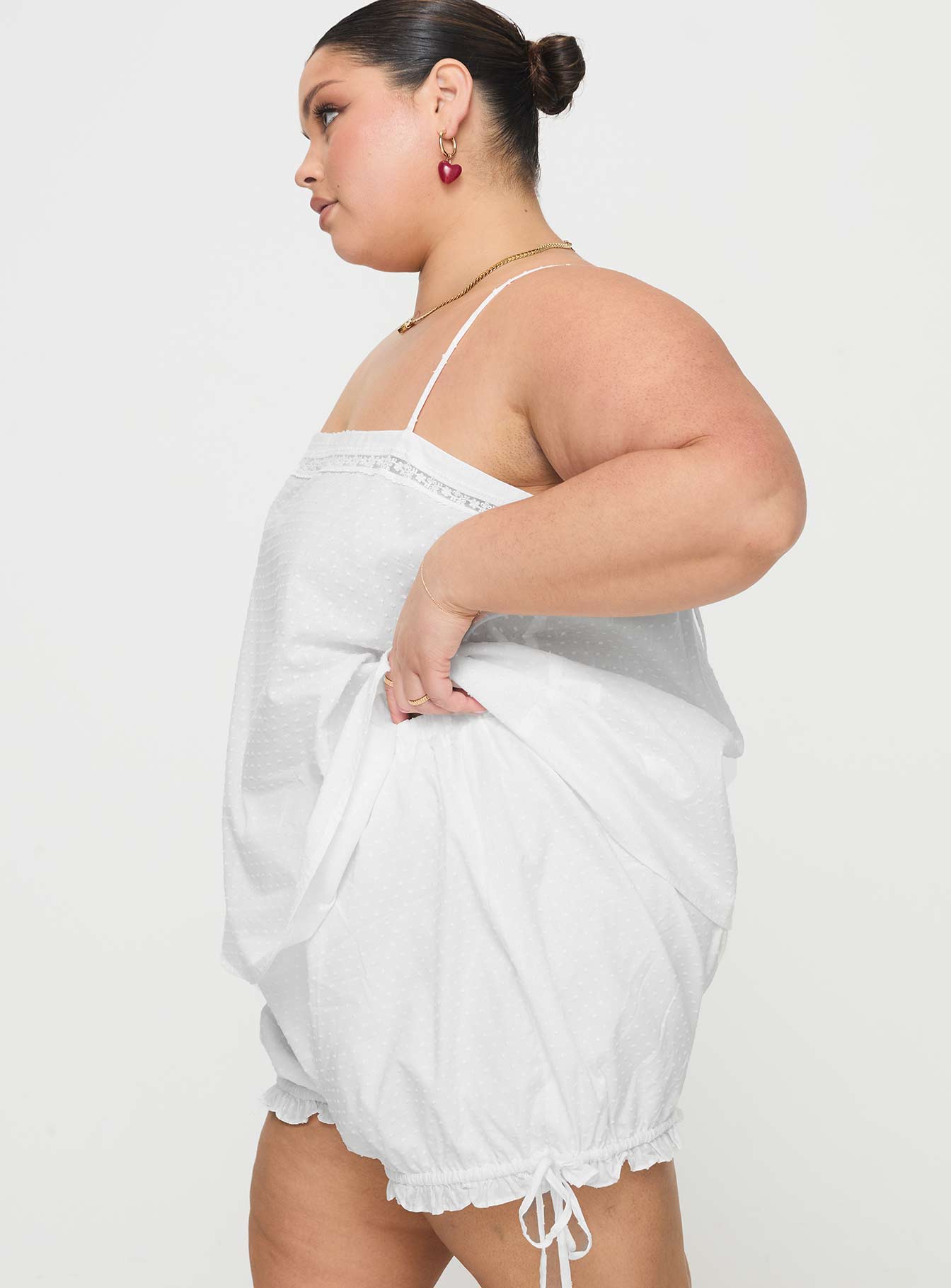 Invisible String Sleep Short White Curve - Image 4