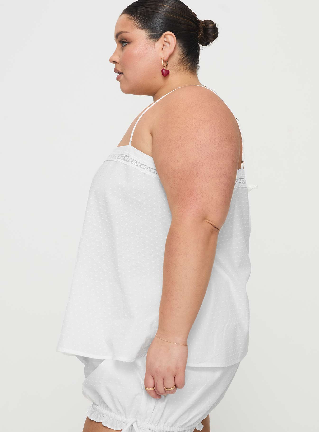 Invisible String Sleep Top White Curve - Image 4