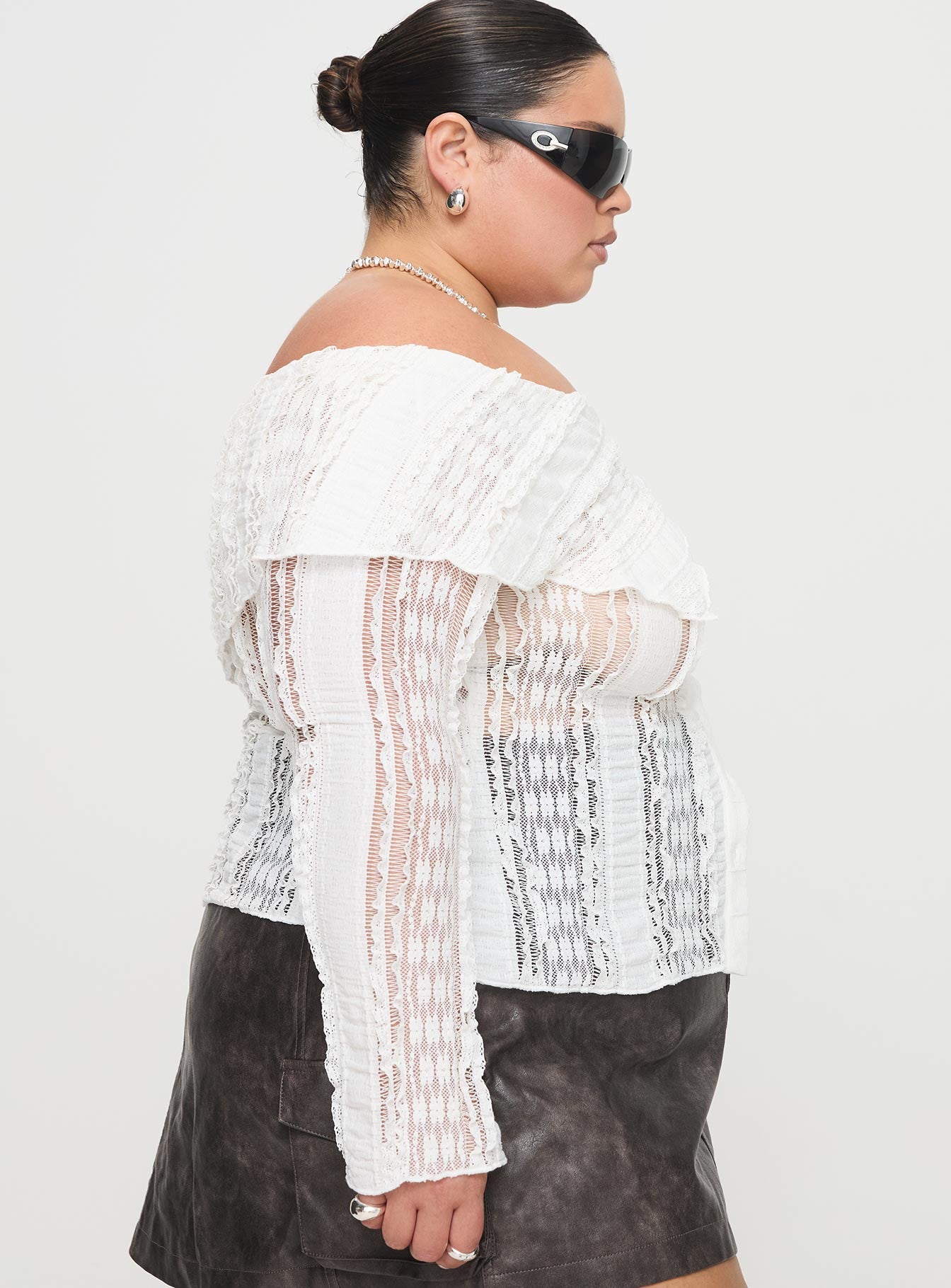 Lisbeth Off The Shoulder Top White Curve - Image 4