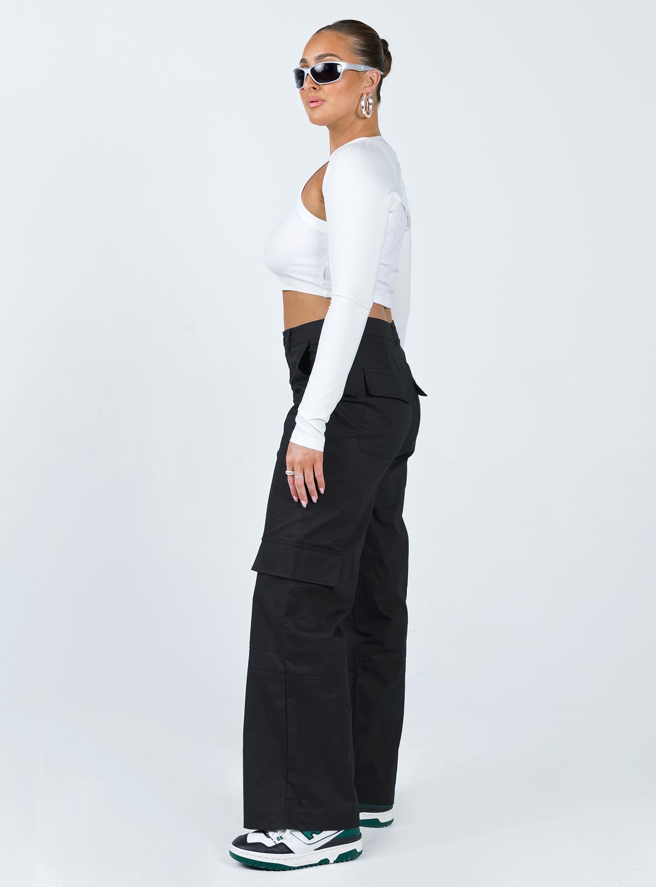 Luna Mid Rise Cargo Pants Black - Image 4
