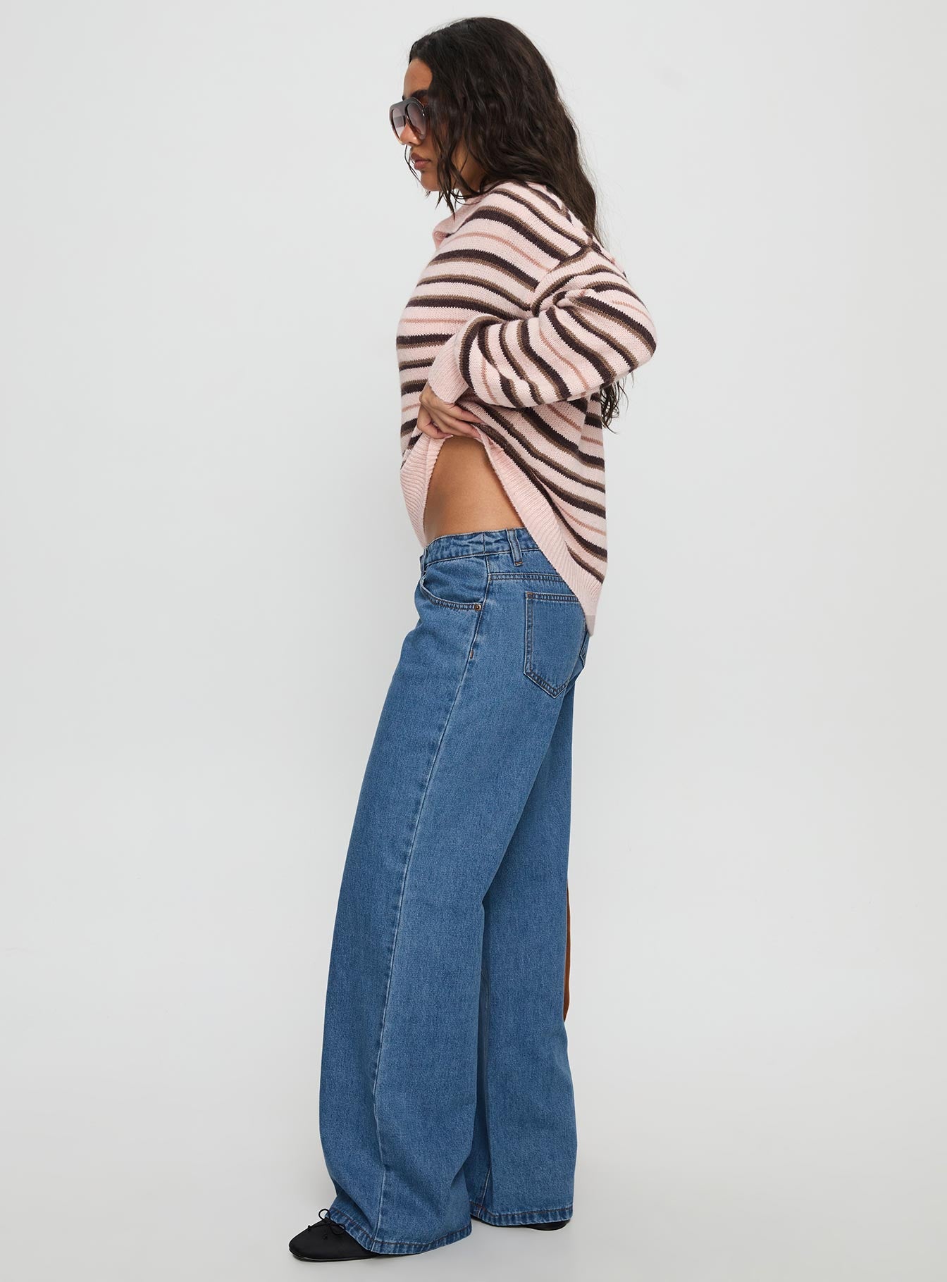 Highlands Low Rise Wide Leg Jeans Mid Blue Wash - Image 4