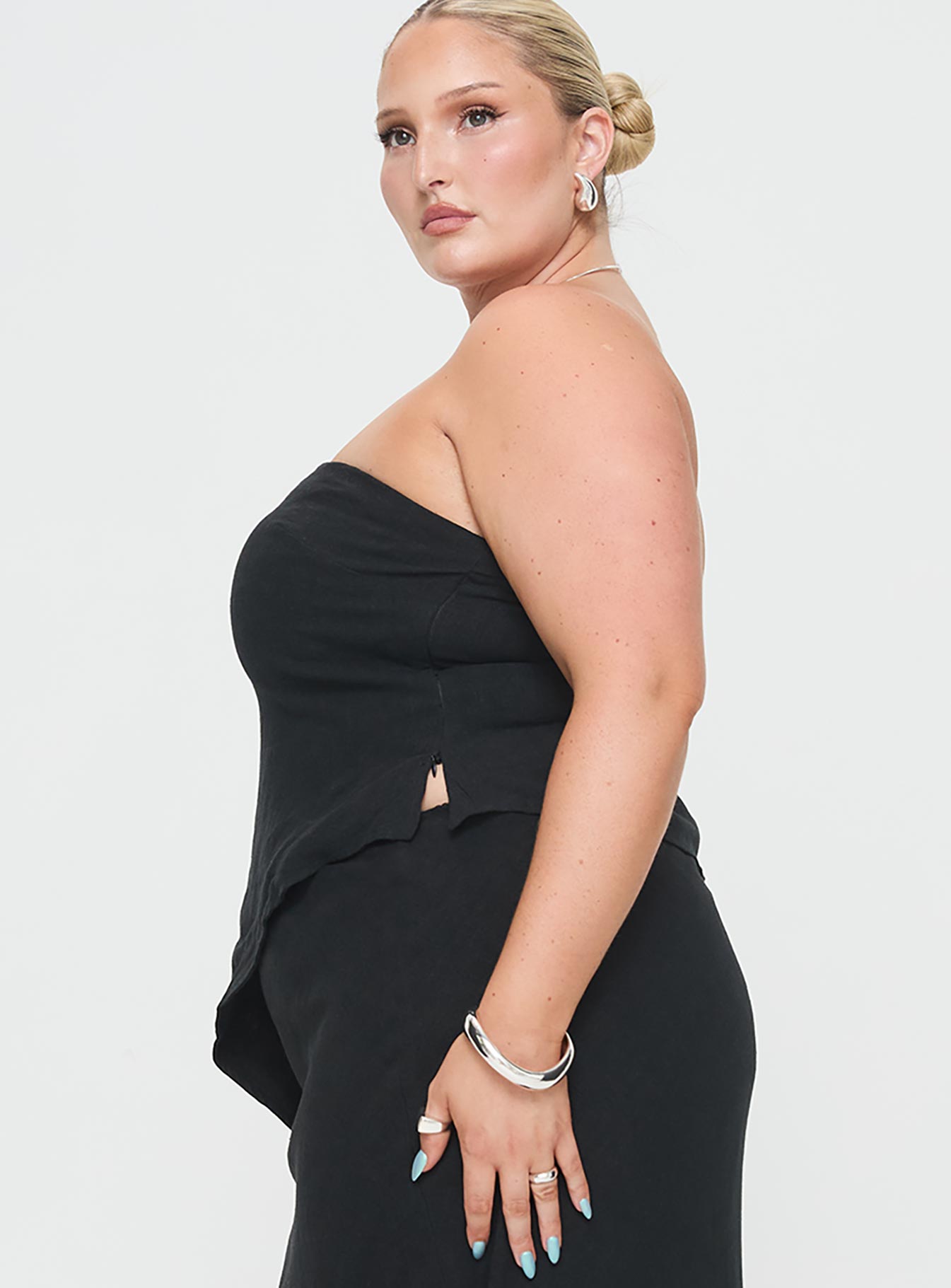 Birdie Asymmetric Linen Blend Top Black Curve - Image 4