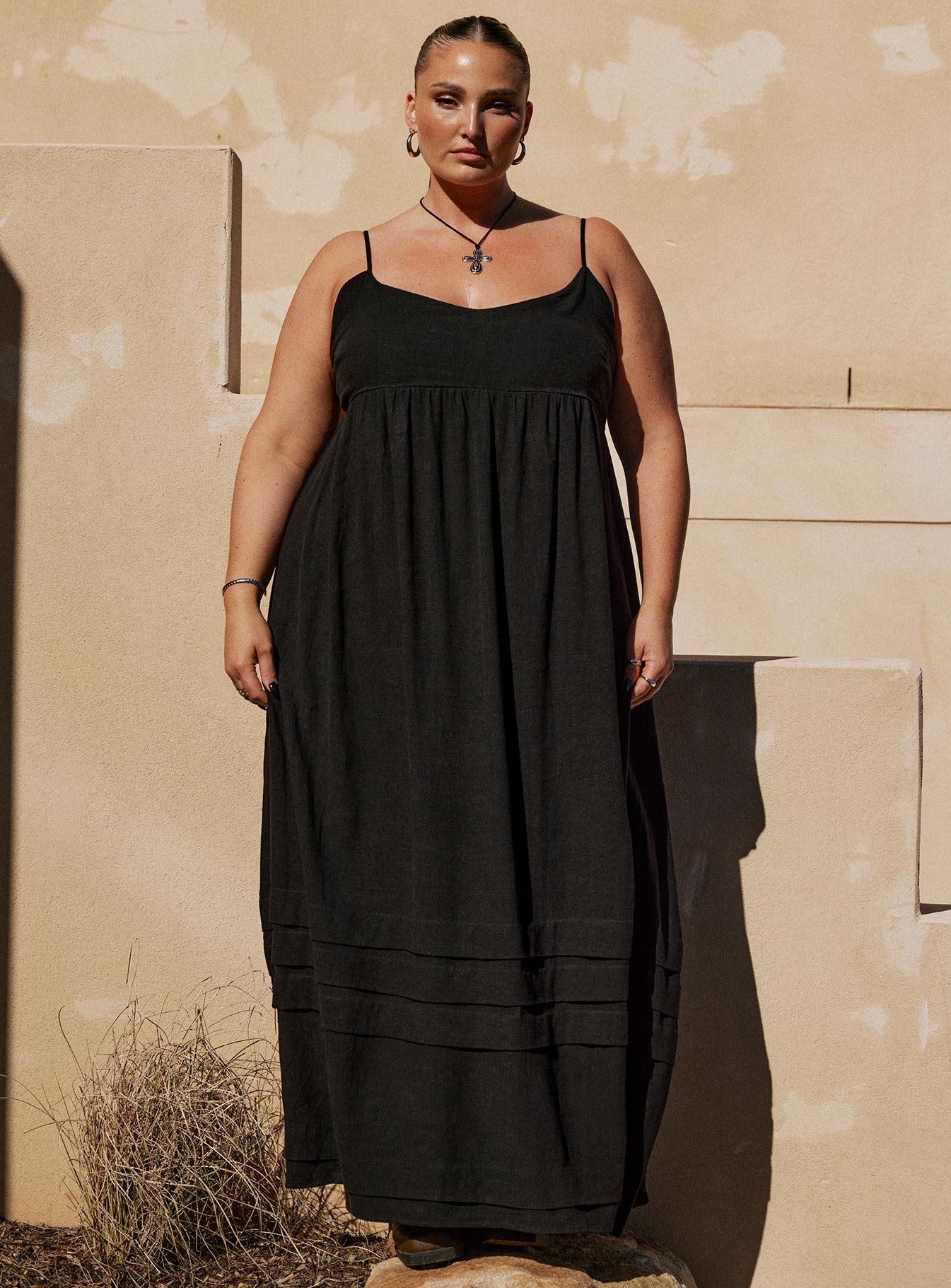Milden Linen Blend Maxi Dress Black Curve - Image 3