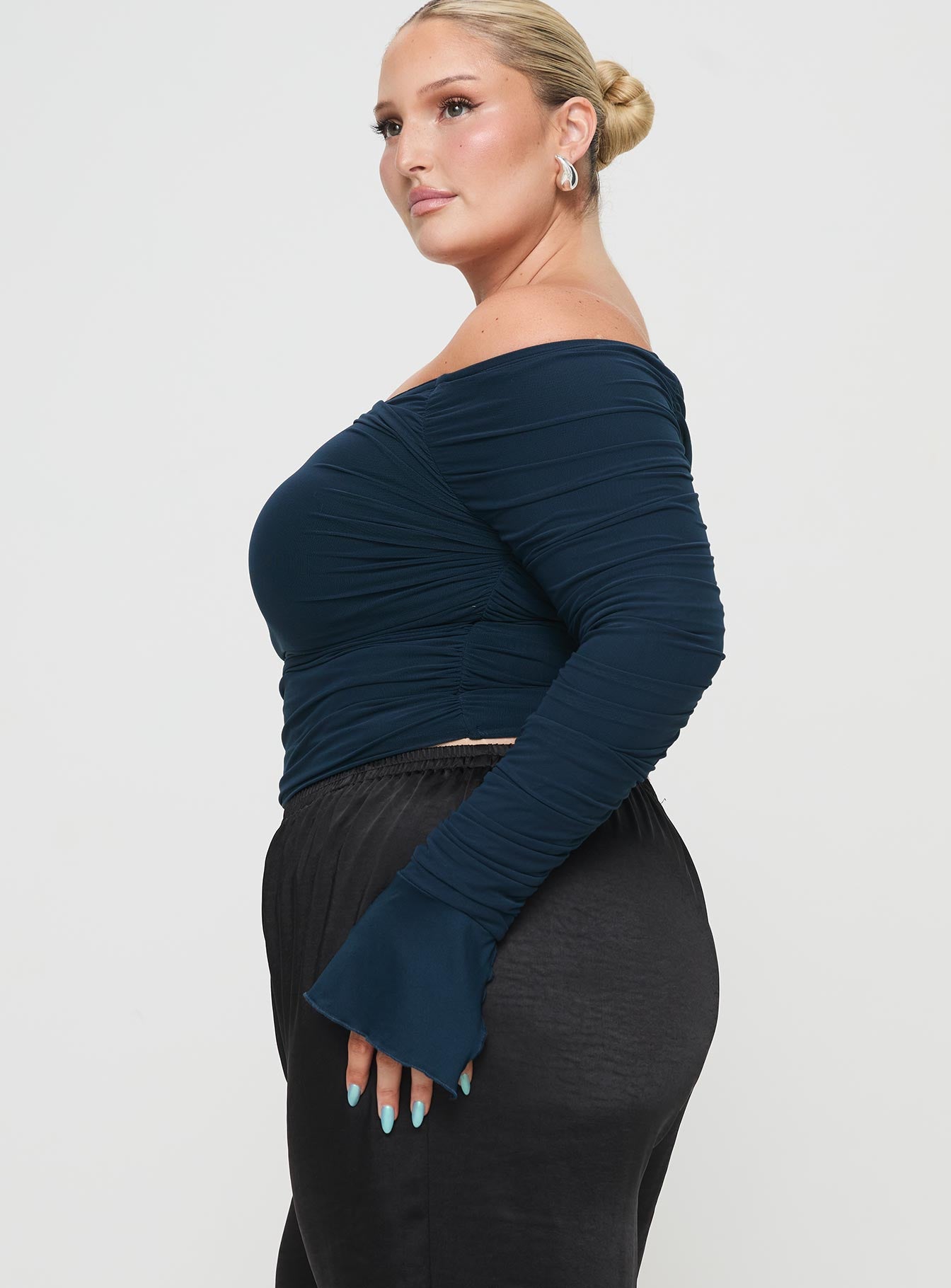 Moreno Off The Shoulder Top Navy Curve - Image 3