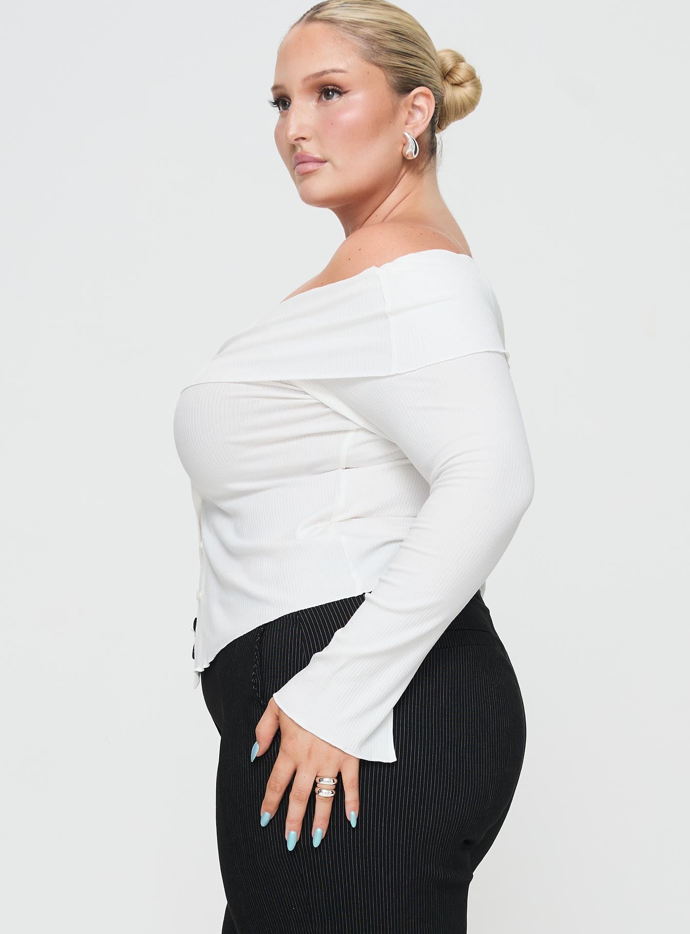 Parveen Off The Shoulder Top White Curve - Image 4