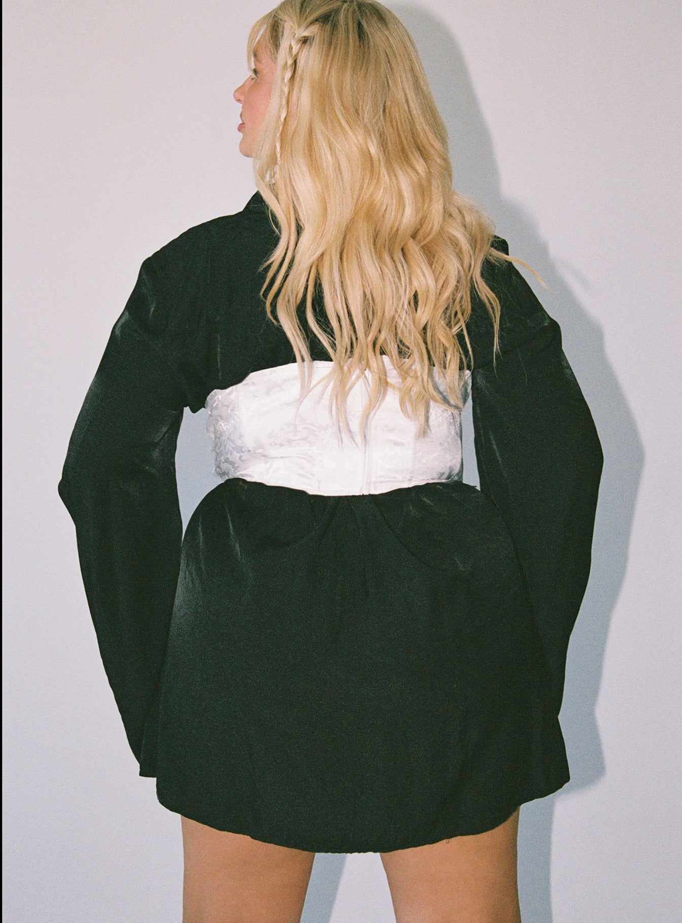 Loedna Under Bust Corset White Curve - Image 3