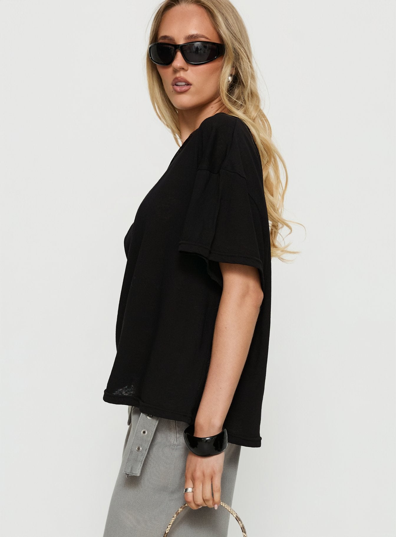 Winny Off Shoulder Tee Black - Image 4