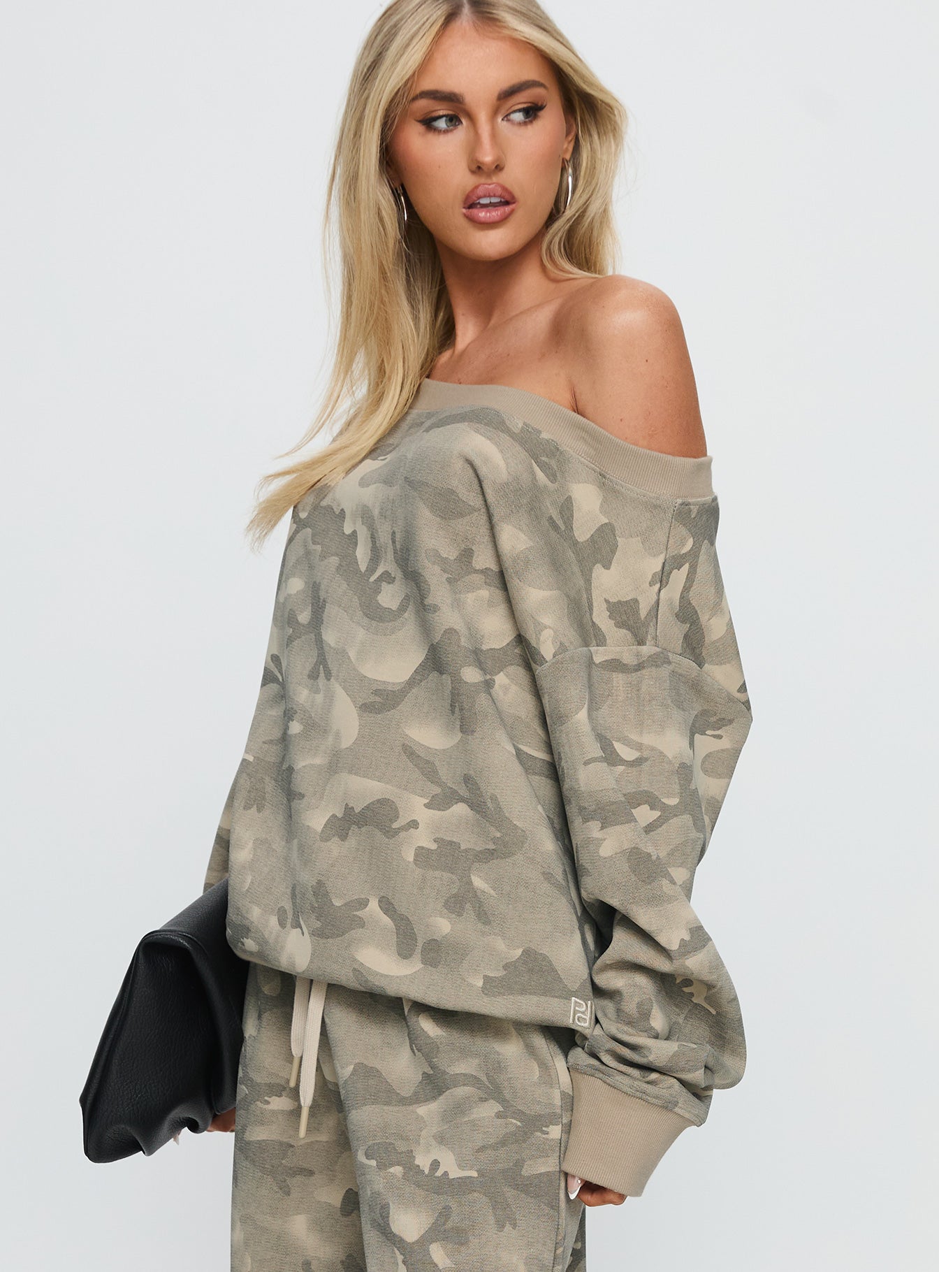 Wellness Off The Shoulder Jumper Washed Camo - Image 4