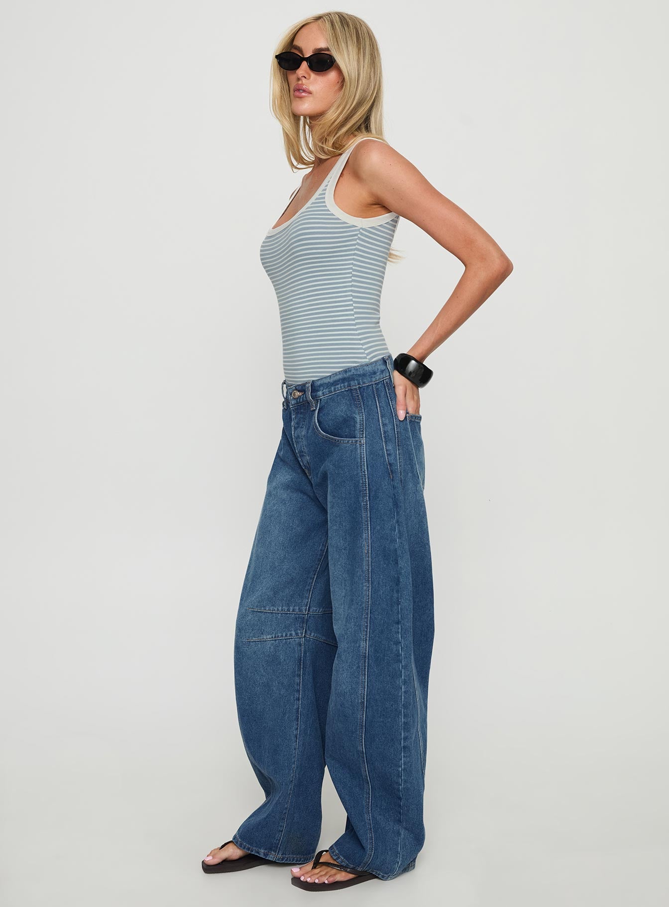 Normana Mid Rise Cropped Barrel Jeans Mid Blue Wash - Image 4