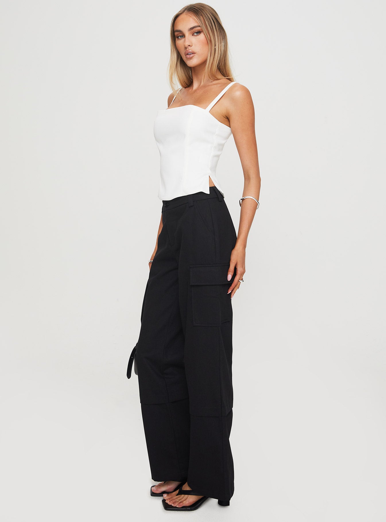 Raider Low Waist Cargo Pant Black - Image 3