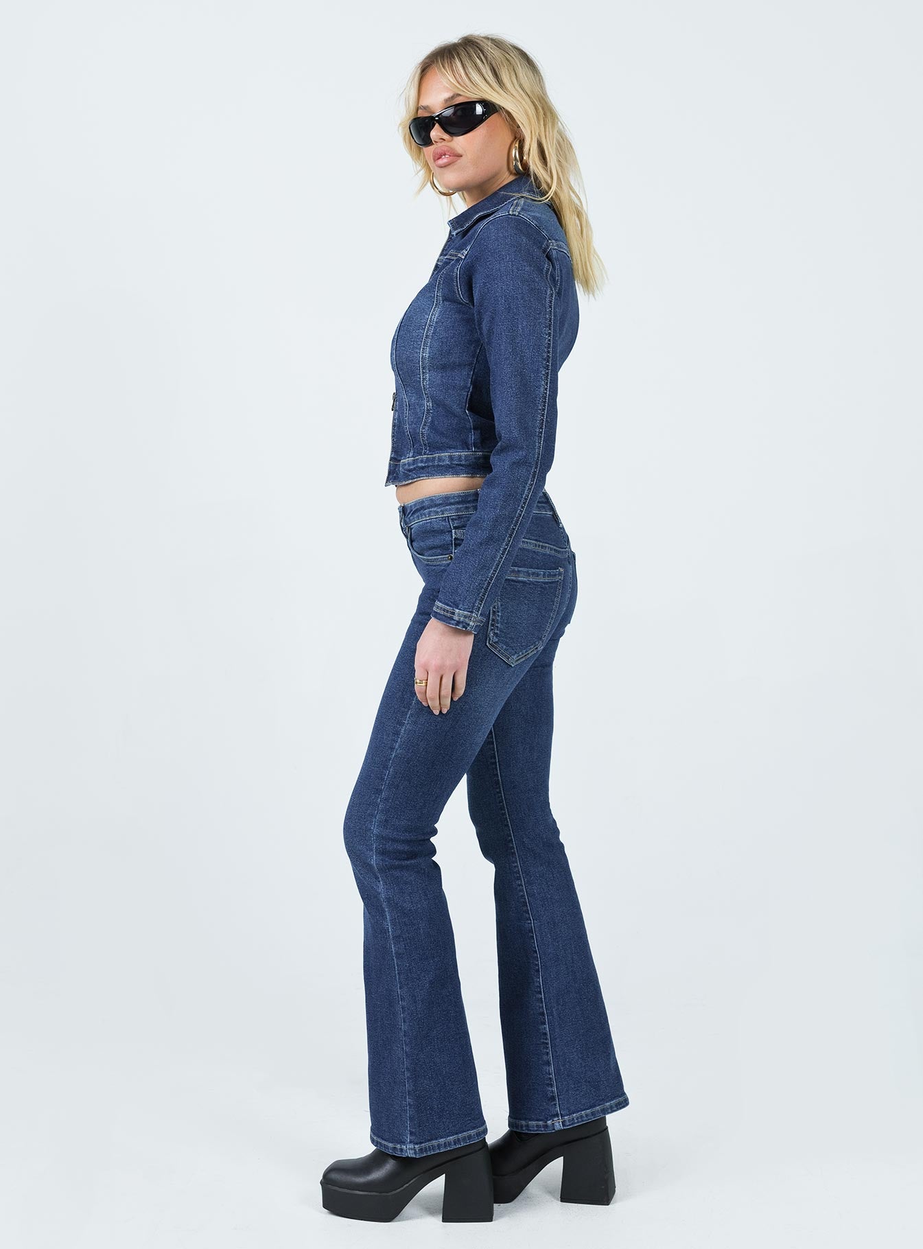 Samner Low Rise Bootcut Jeans Dark Blue - Image 4