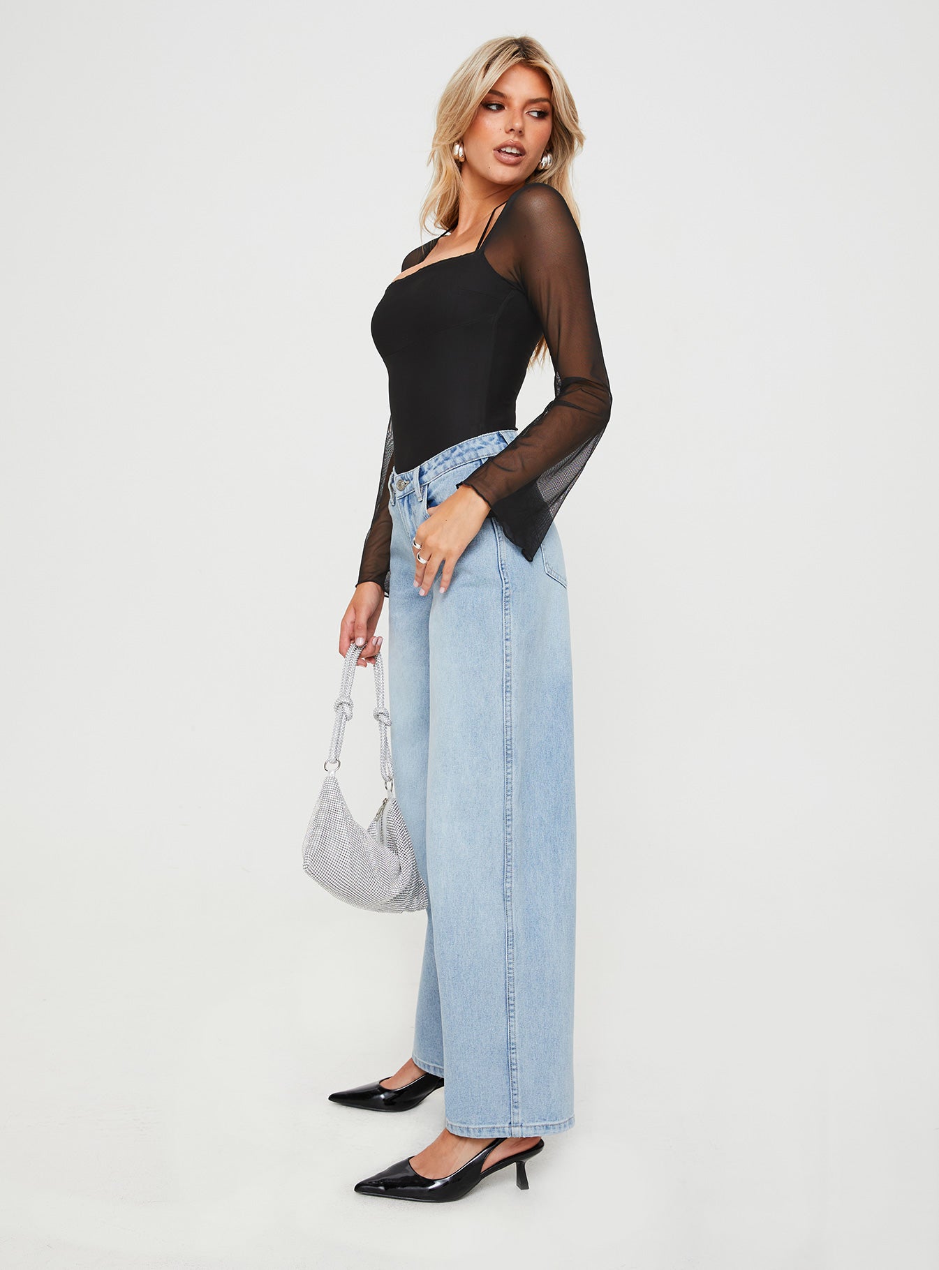 Maryanne Mid-rise Relaxed Jeans Light Wash - Image 3