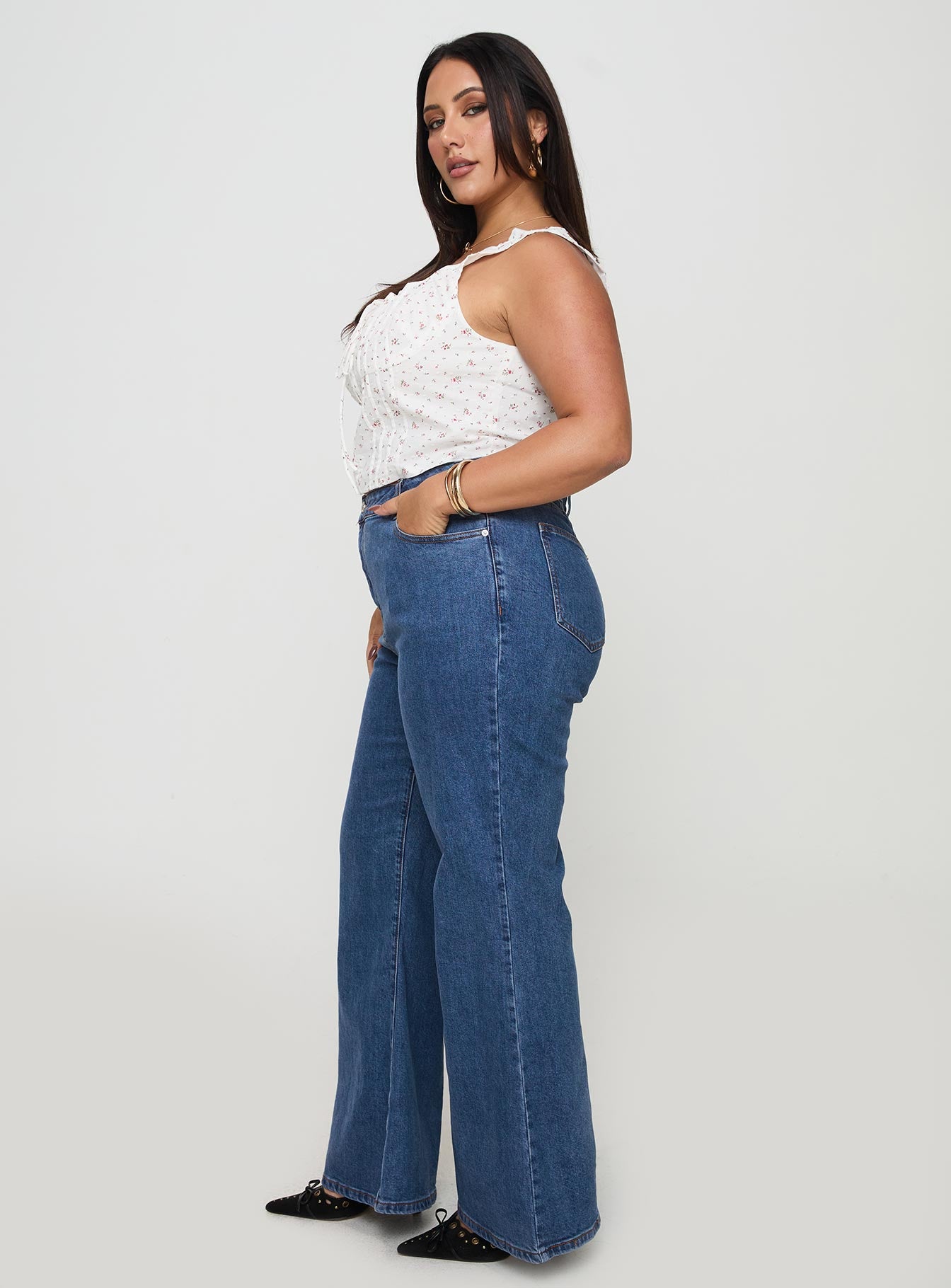 Lucille High Rise Flared Jeans Mid Wash Curve - Image 3
