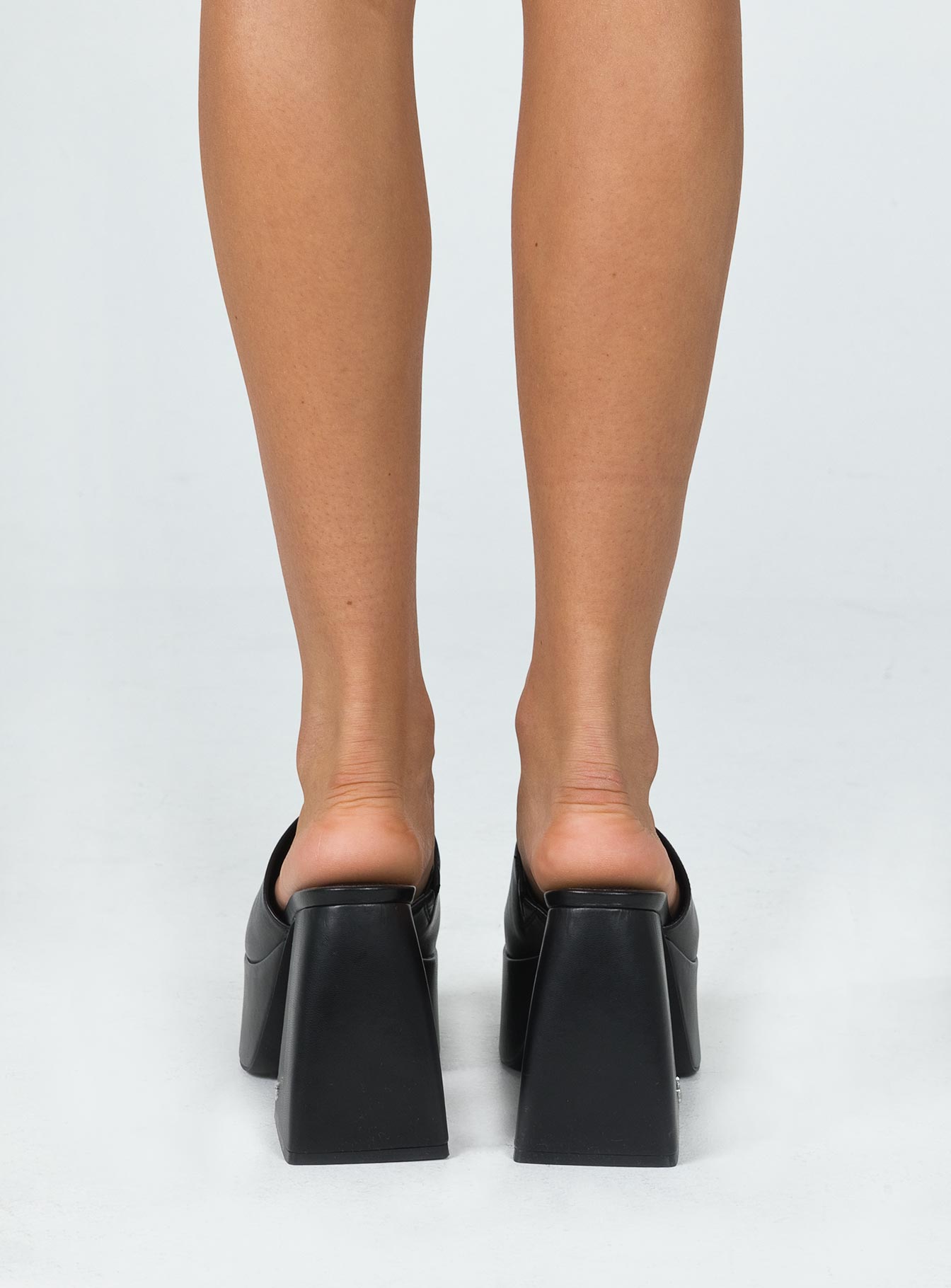 Windsor Smith Highrise Platform Heel Black - Image 4
